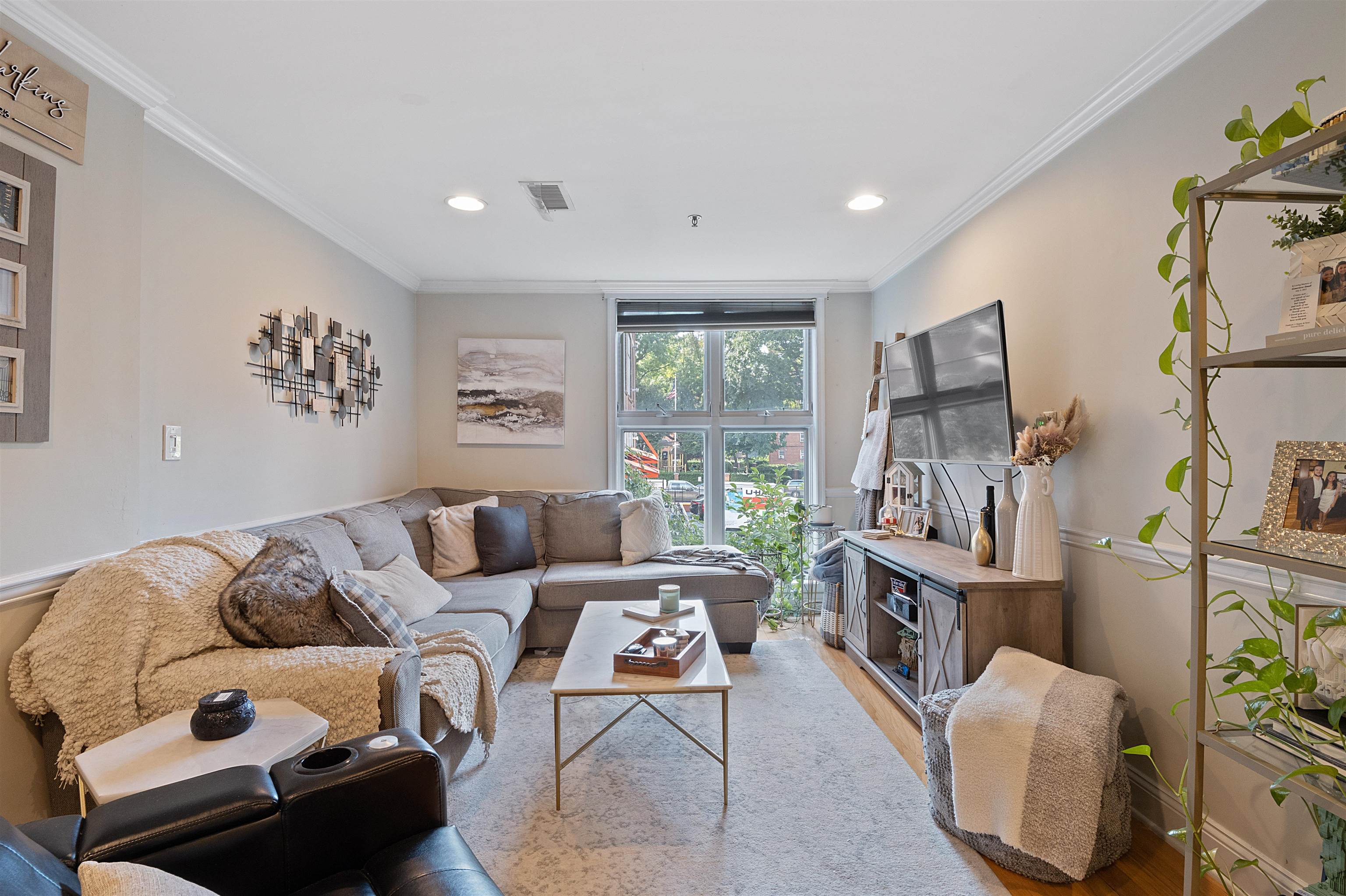 812 GRAND ST Unit: 212