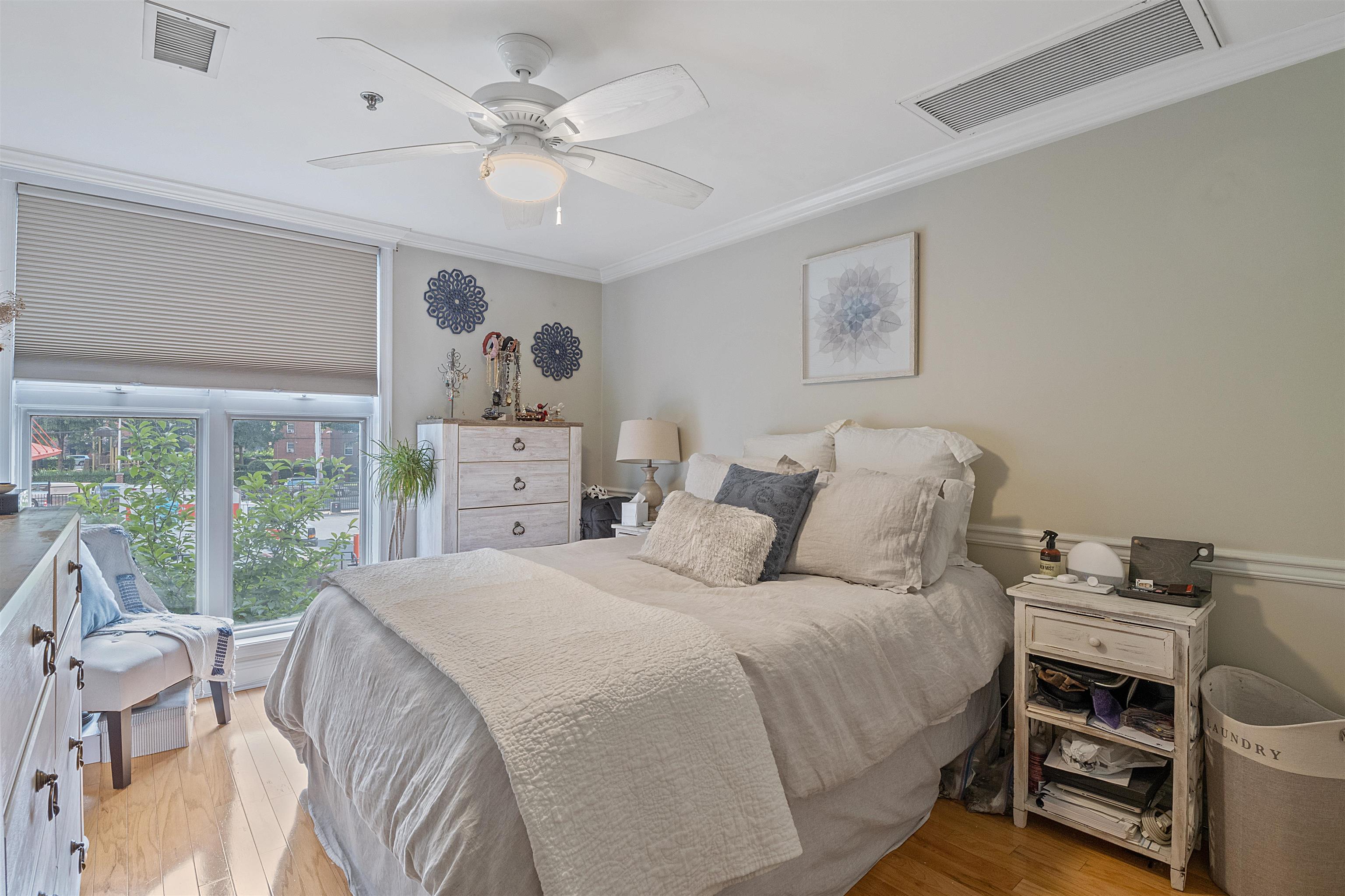 812 GRAND ST Unit: 212