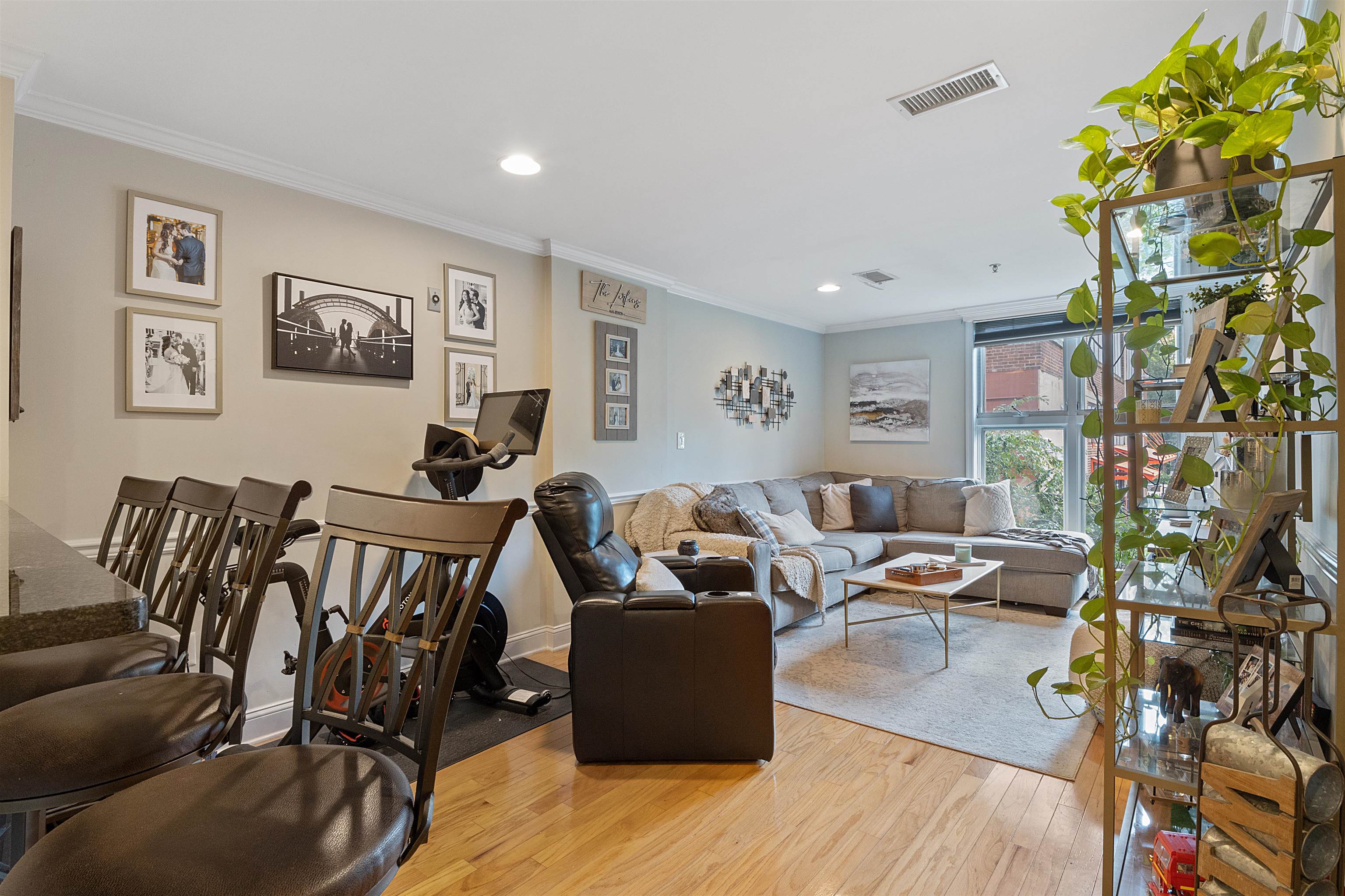 812 GRAND ST Unit: 212