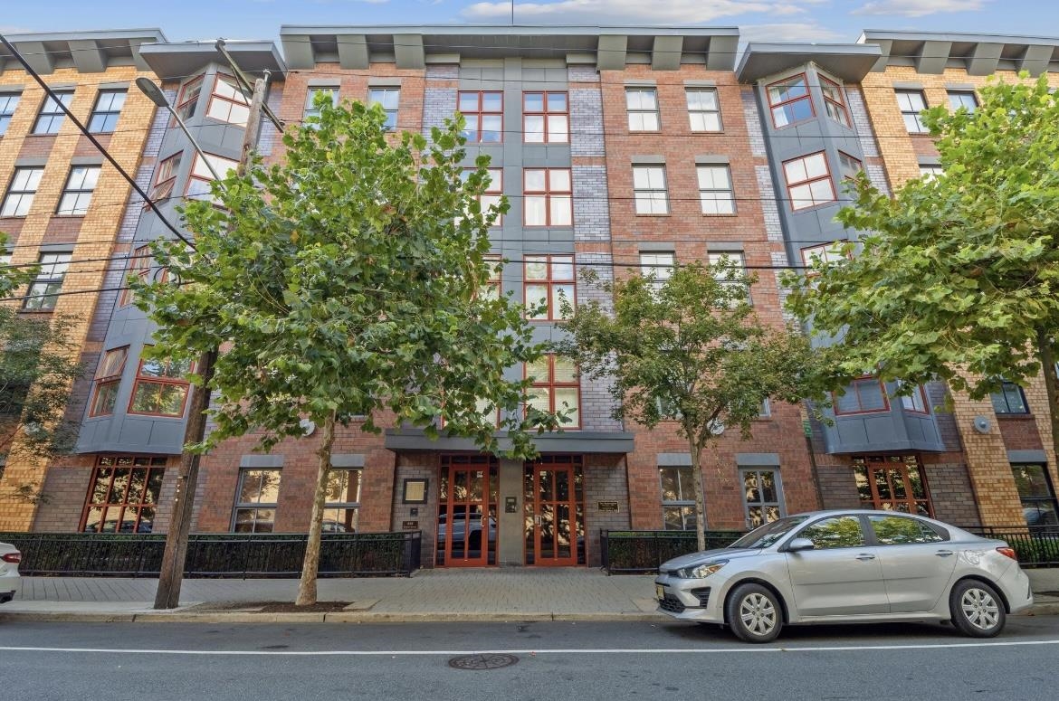 812 GRAND ST Unit: 212