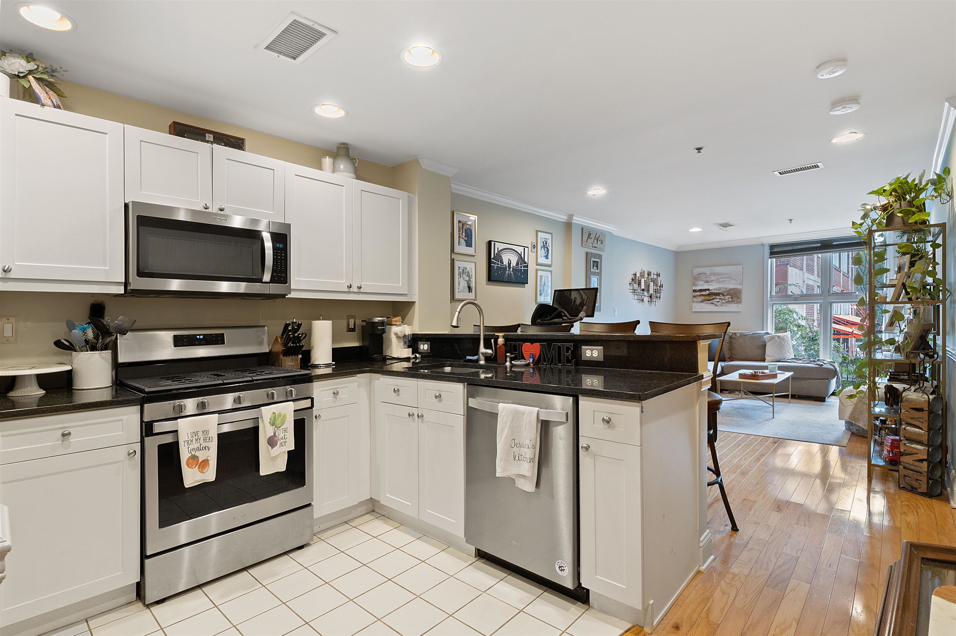 812 GRAND ST Unit: 212