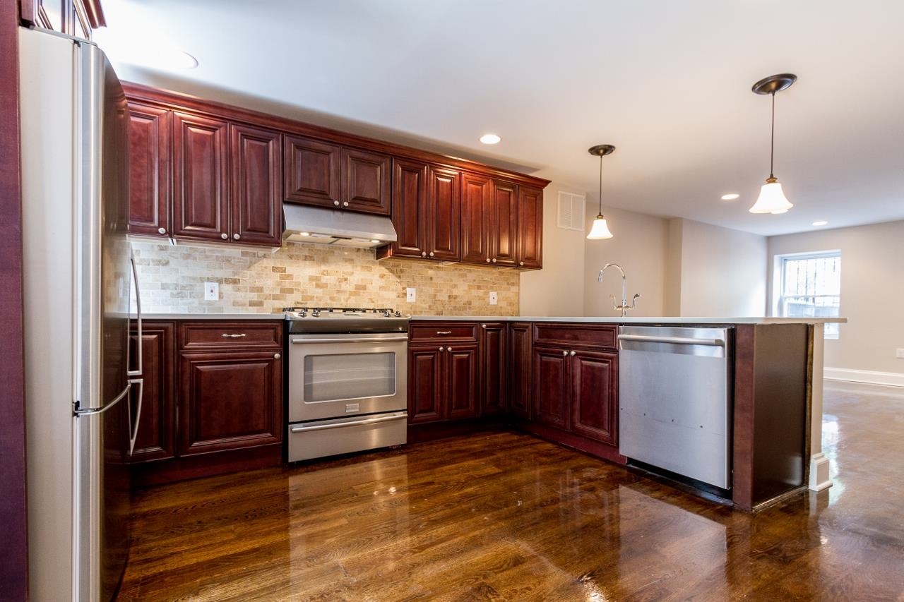 139 BRIGHT ST
