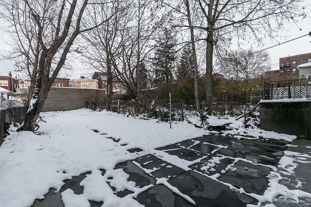 76 BOYD AVE