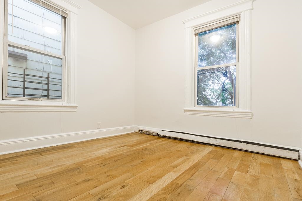80 WARNER AVE