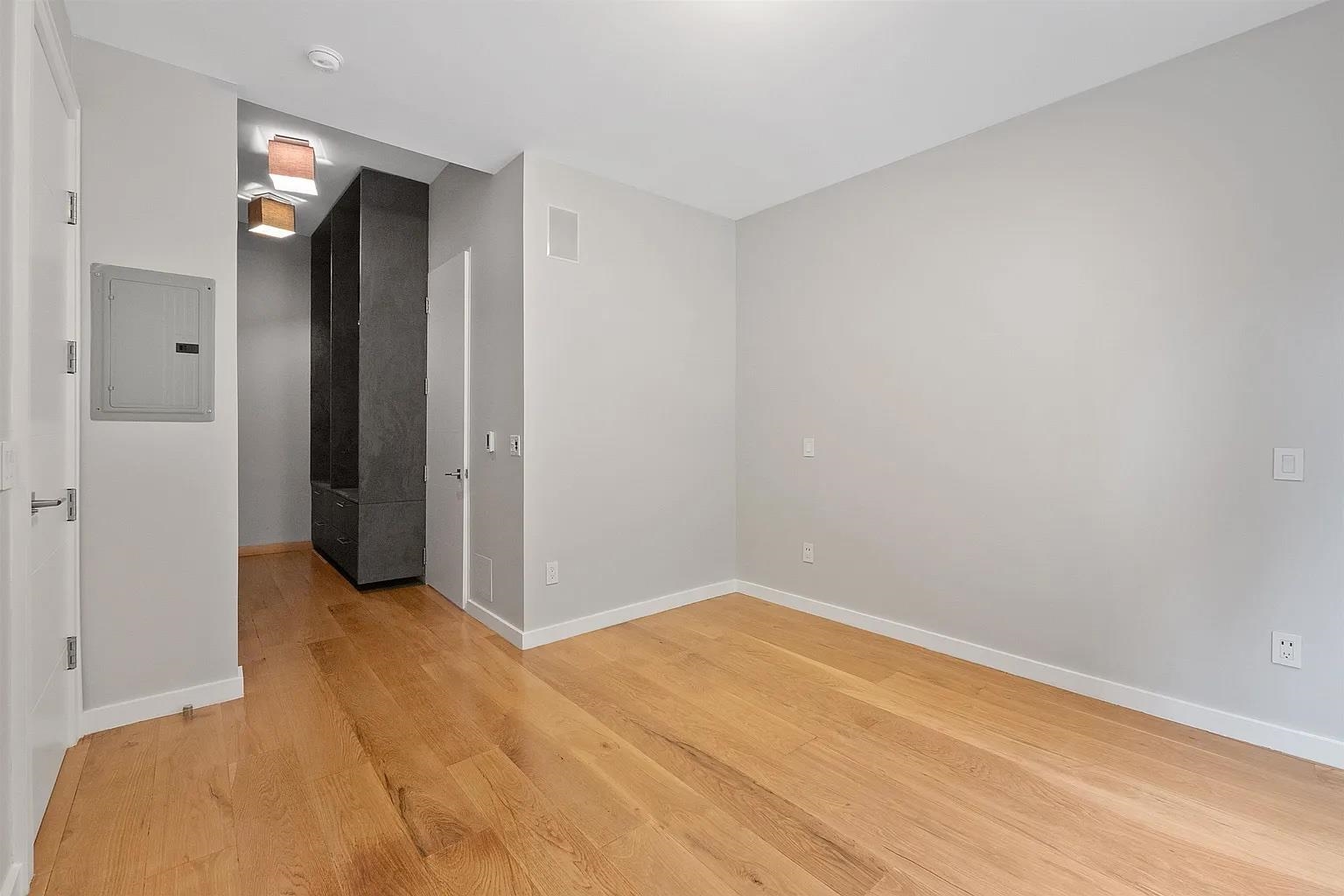 14 WEST 19TH ST Unit: 3