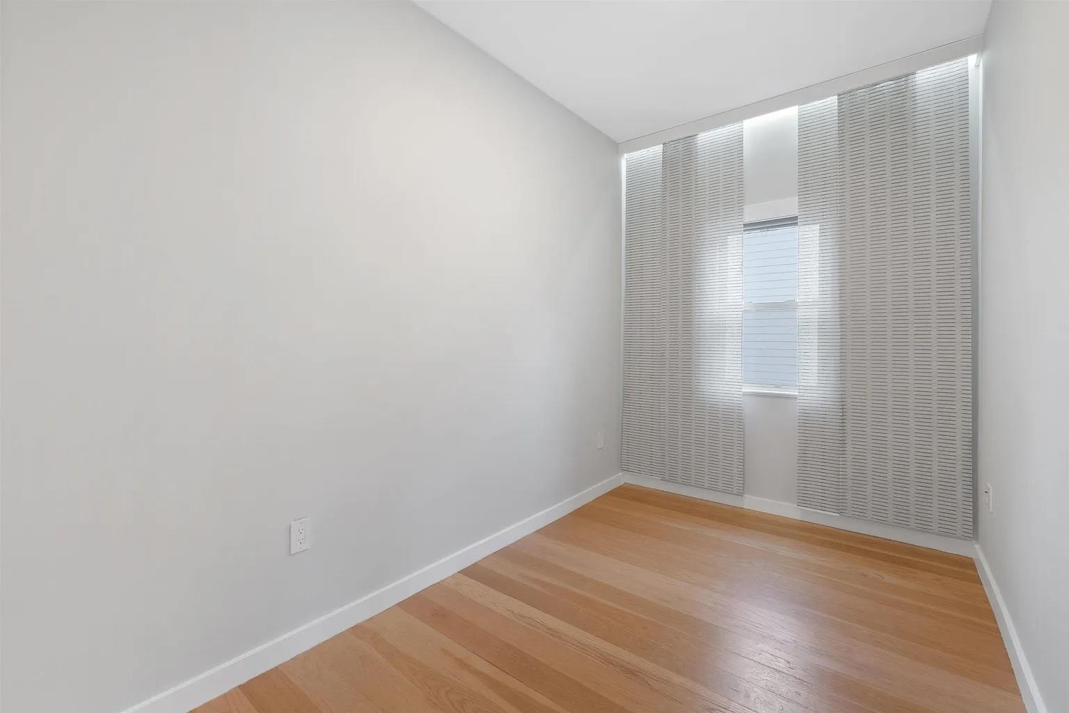 14 WEST 19TH ST Unit: 3