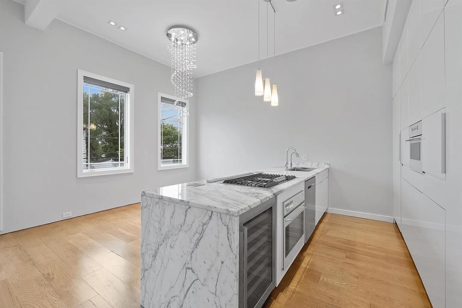 14 WEST 19TH ST Unit: 3