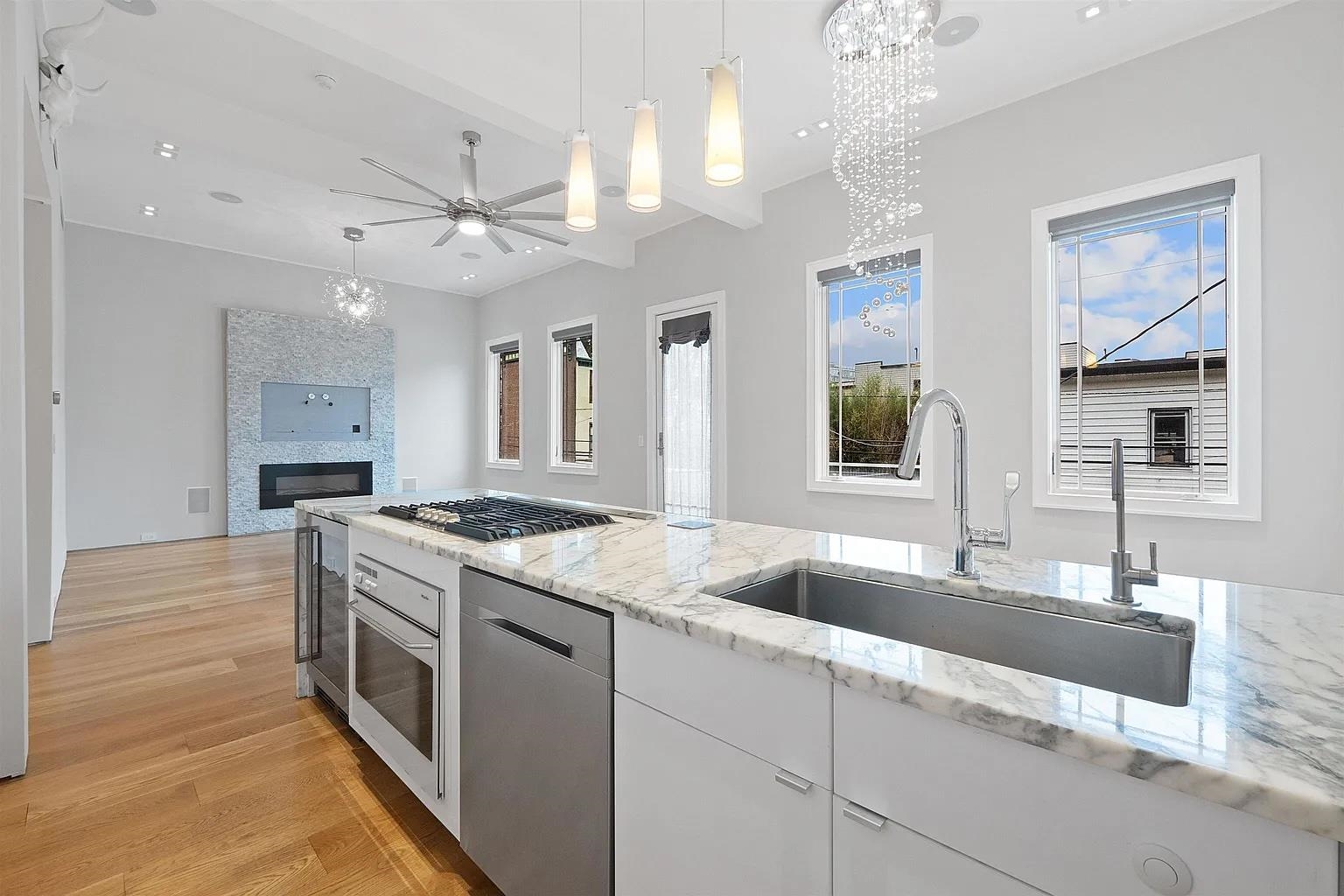 14 WEST 19TH ST Unit: 3