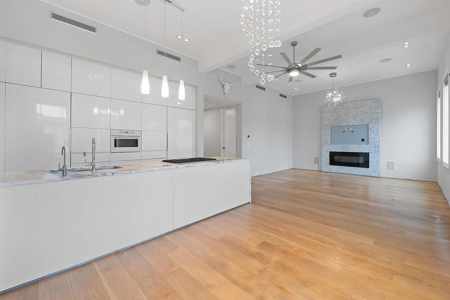 14 WEST 19TH ST Unit: 3