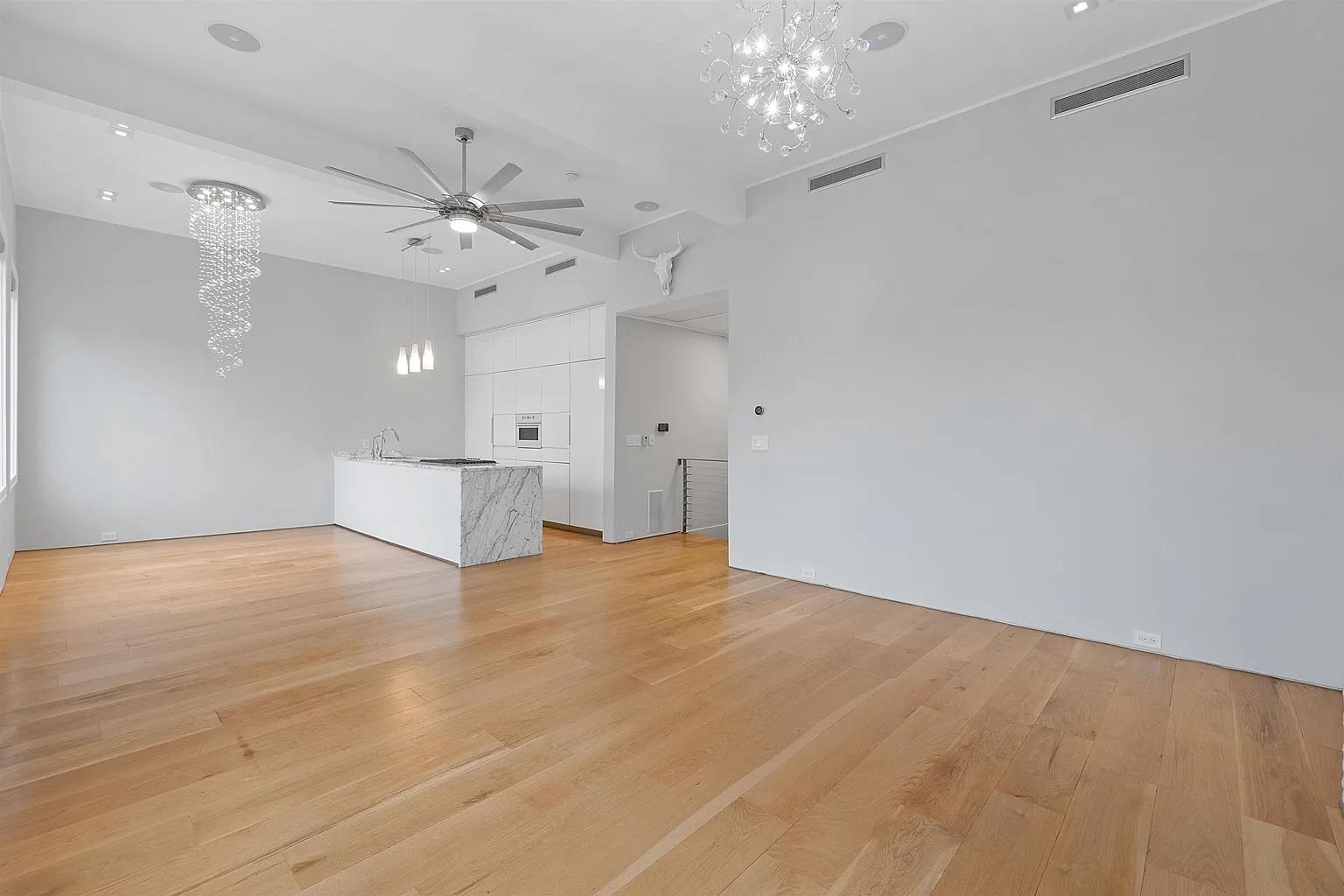 14 WEST 19TH ST Unit: 3