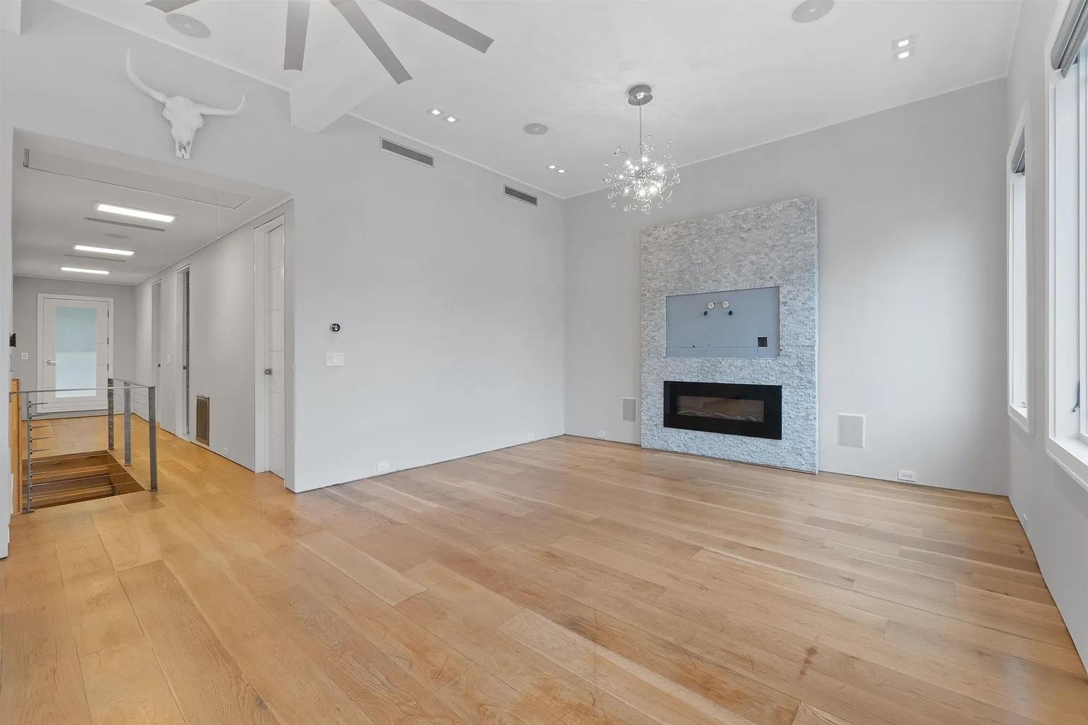 14 WEST 19TH ST Unit: 3