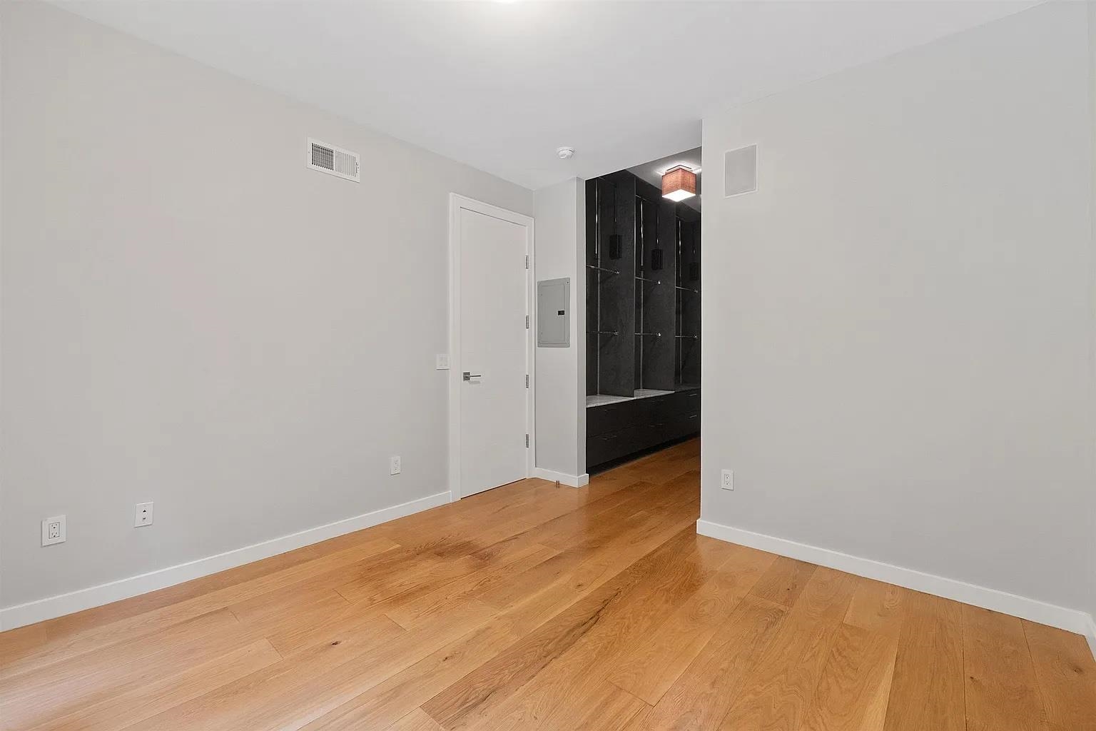 14 WEST 19TH ST Unit: 3