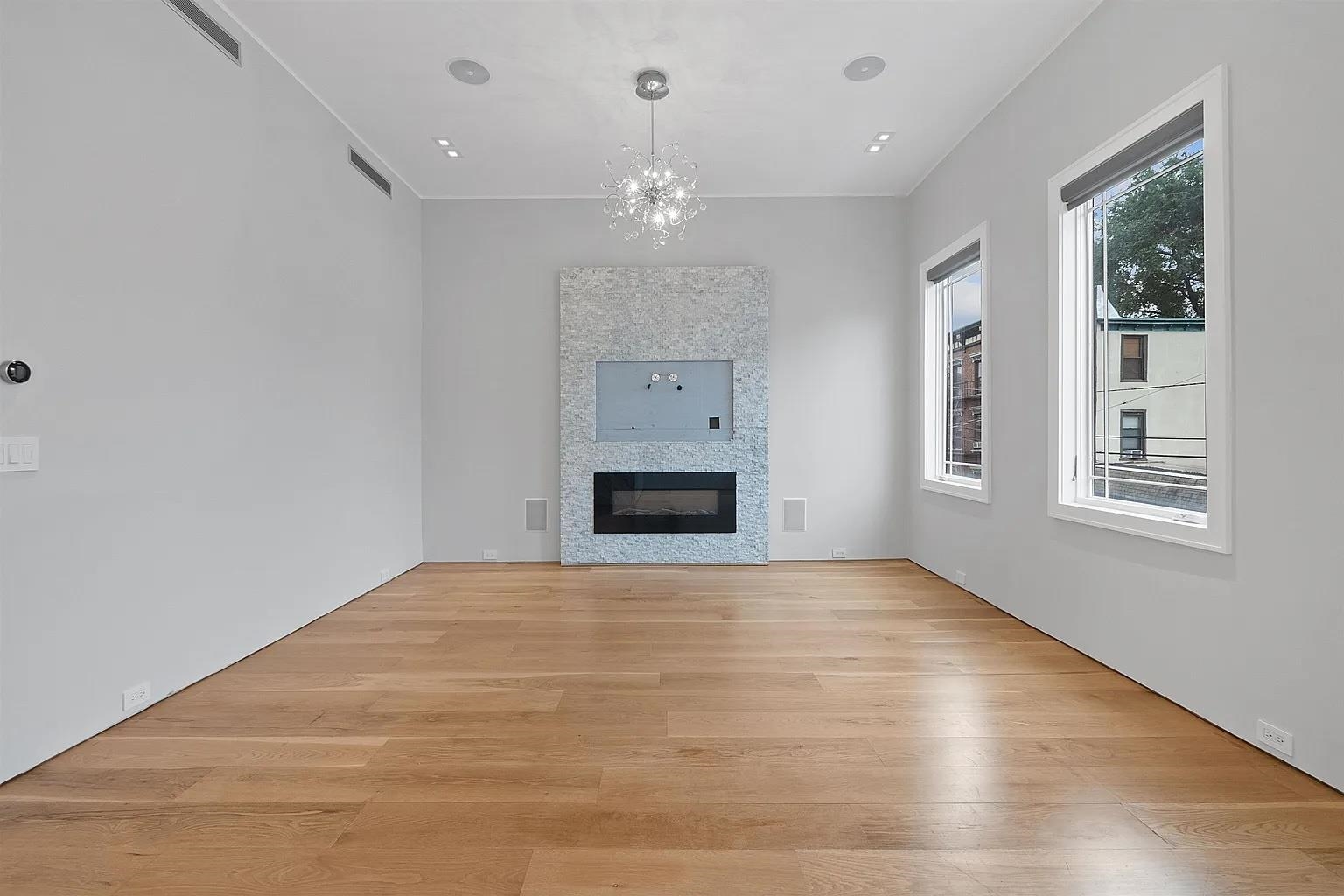 14 WEST 19TH ST Unit: 3