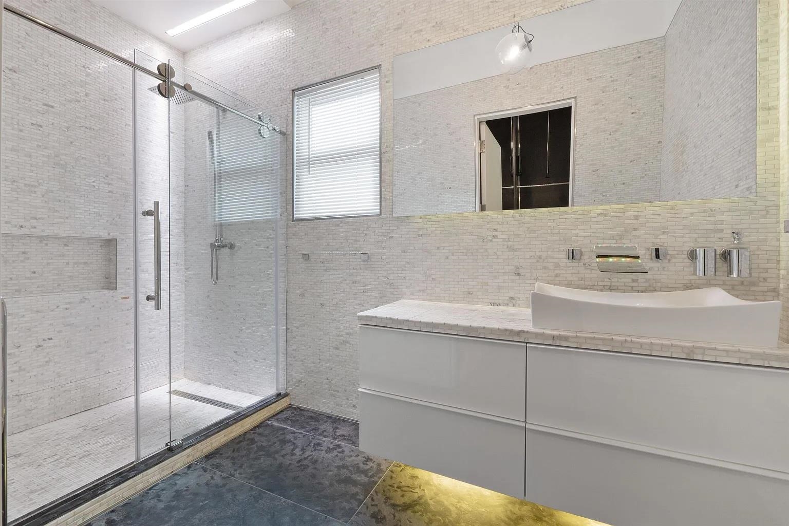 14 WEST 19TH ST Unit: 3