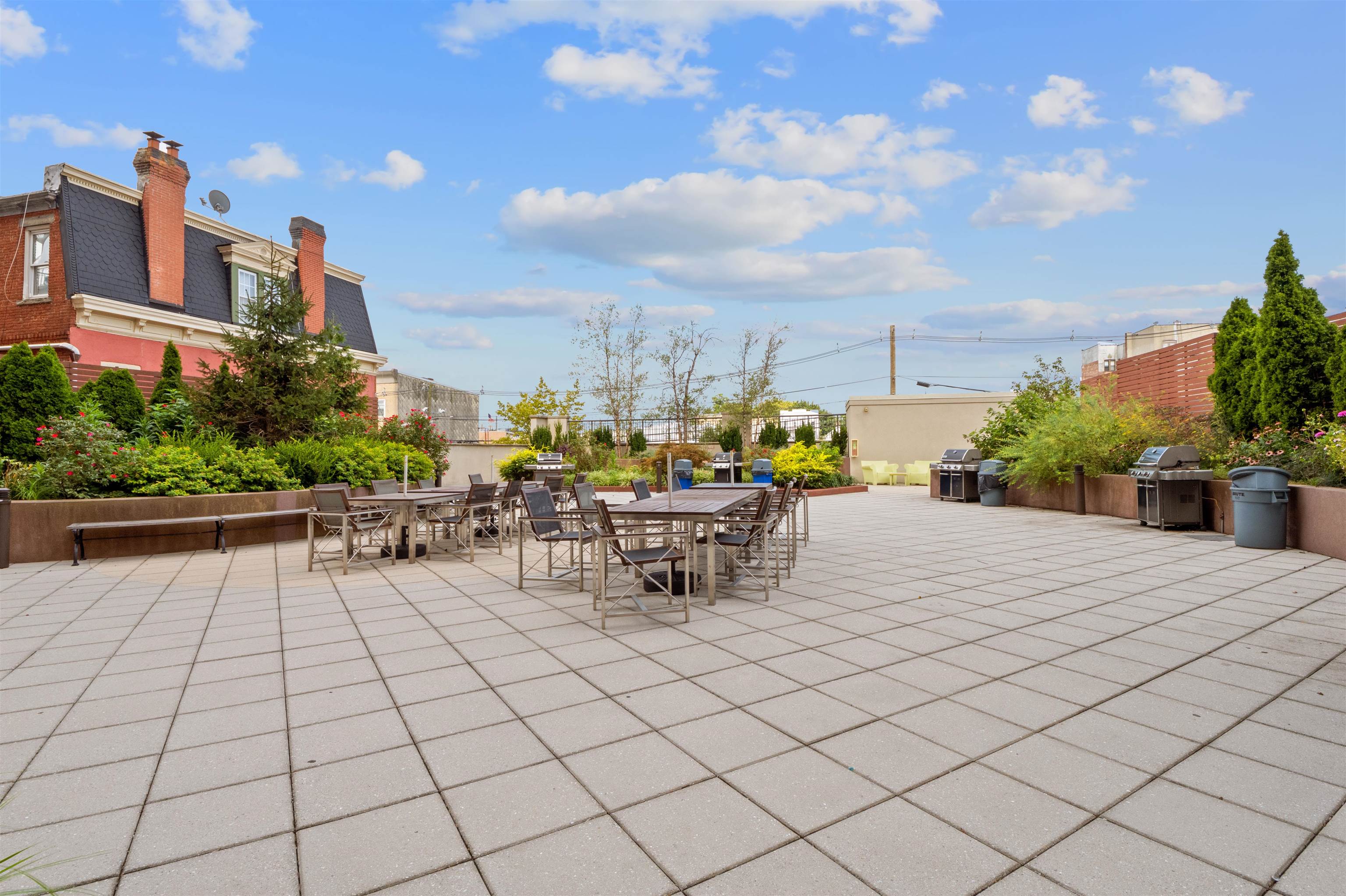 3312 HUDSON AVE Unit: 11E