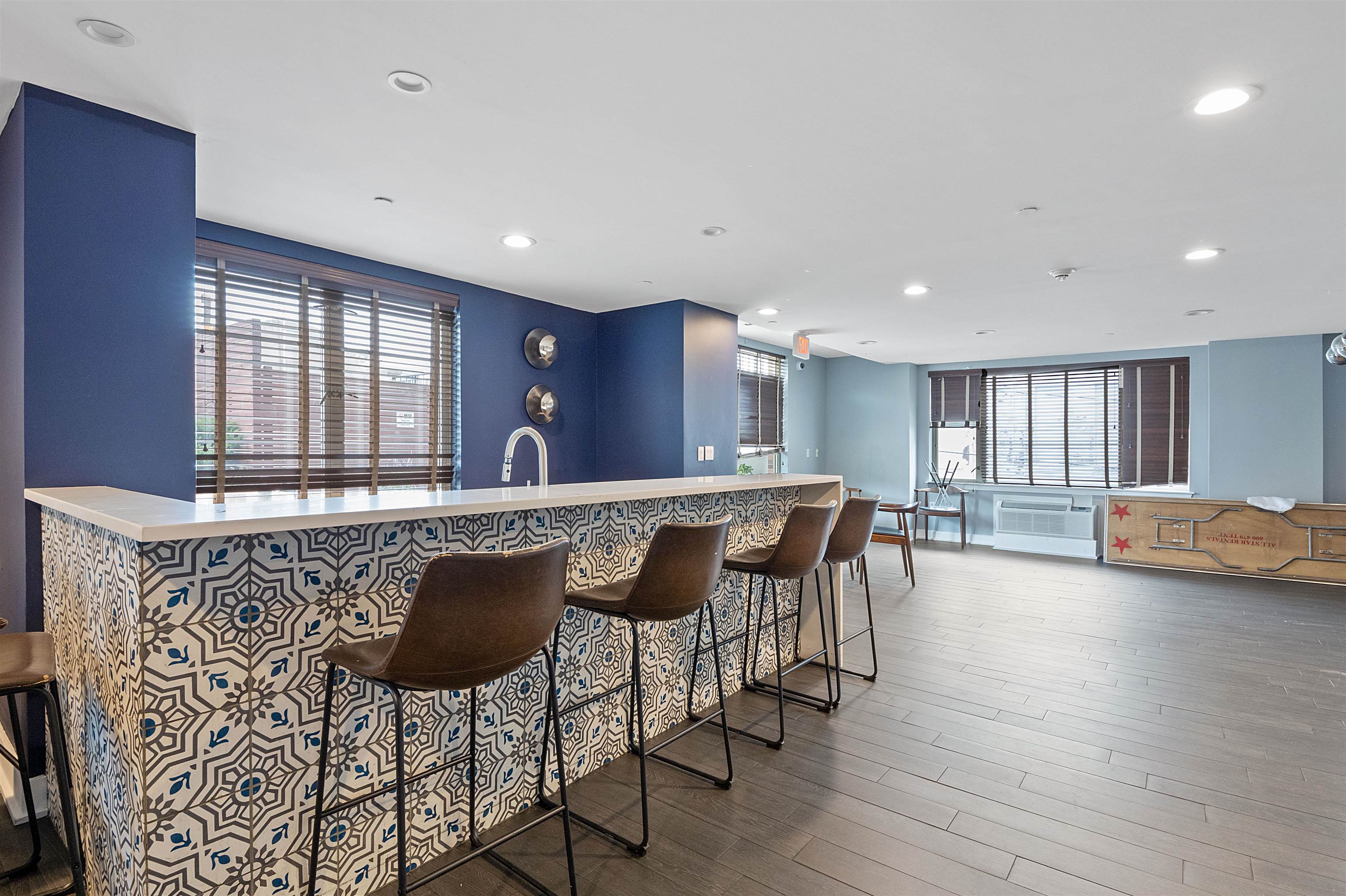 3312 HUDSON AVE Unit: 11E