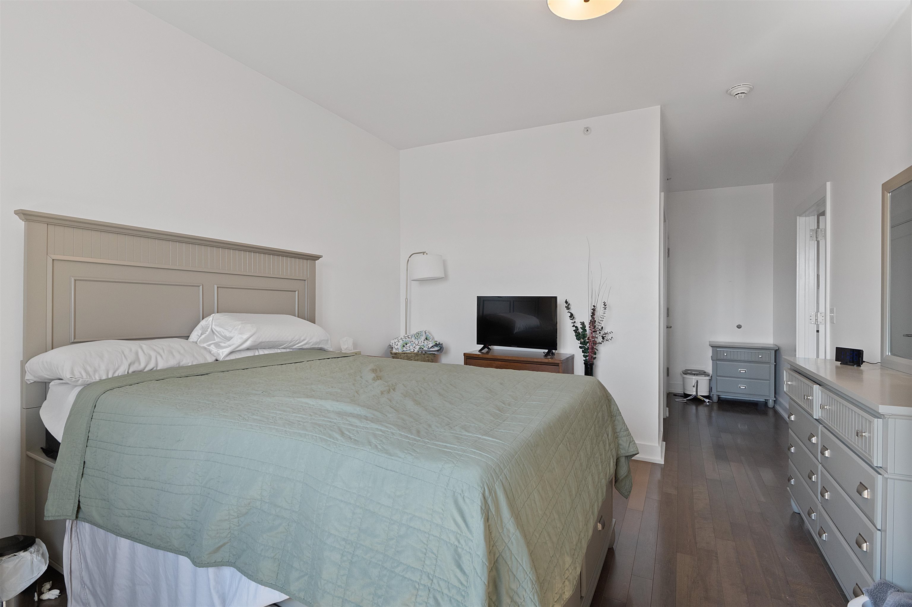 3312 HUDSON AVE Unit: 11E