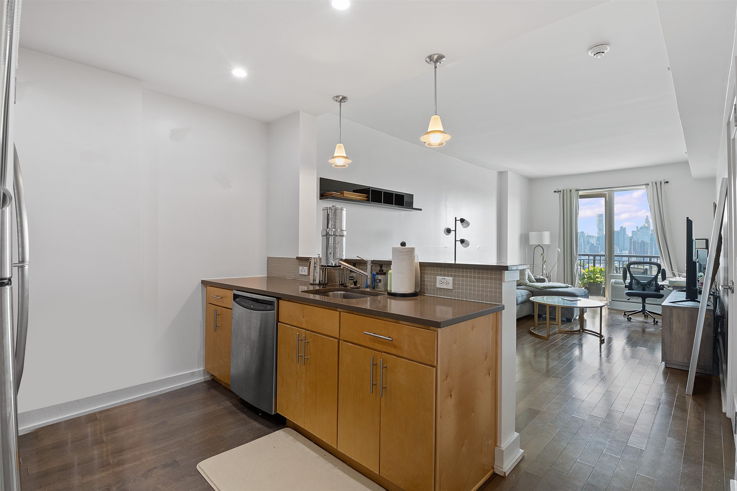 3312 HUDSON AVE Unit: 11E