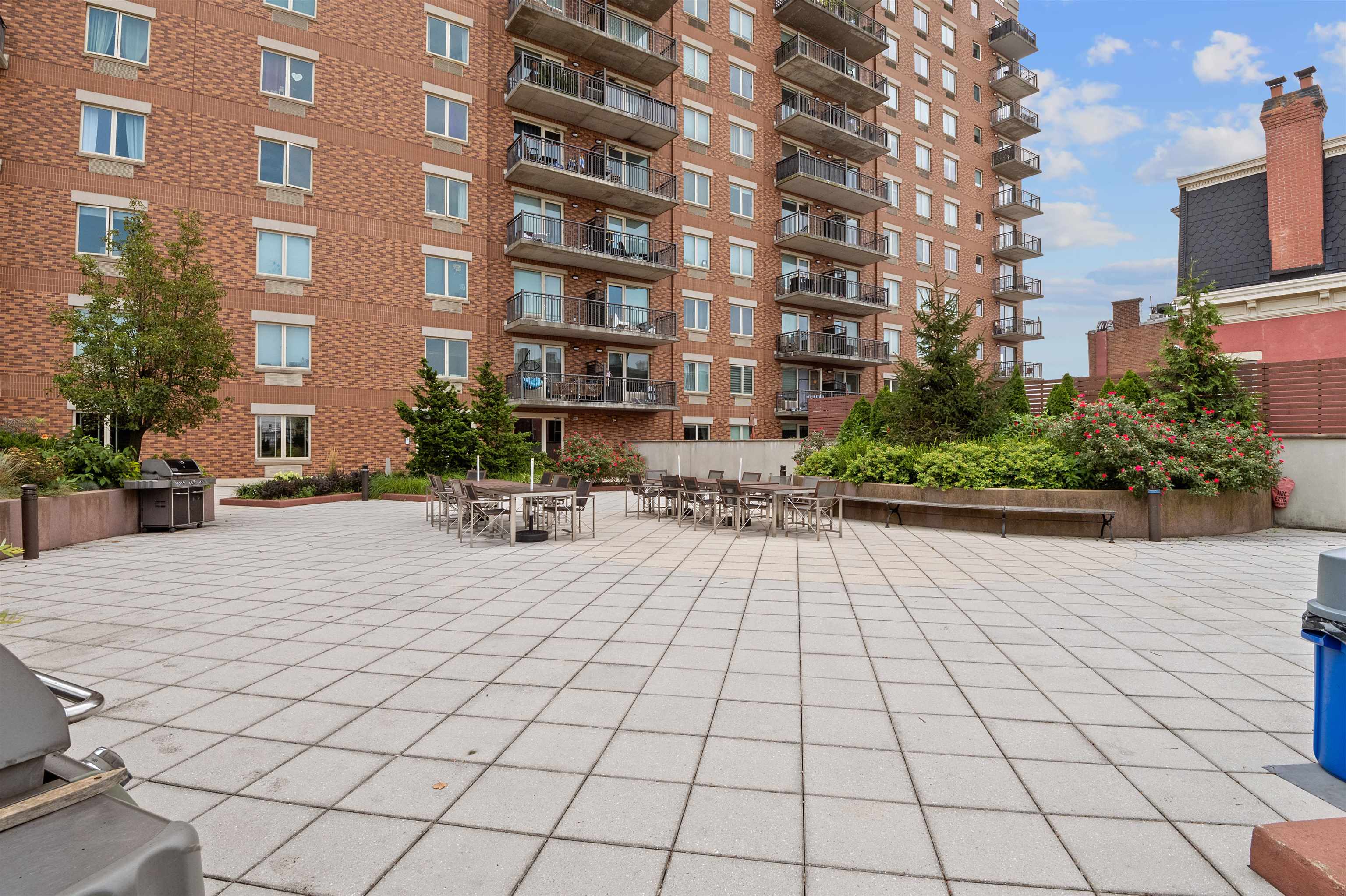 3312 HUDSON AVE Unit: 11E