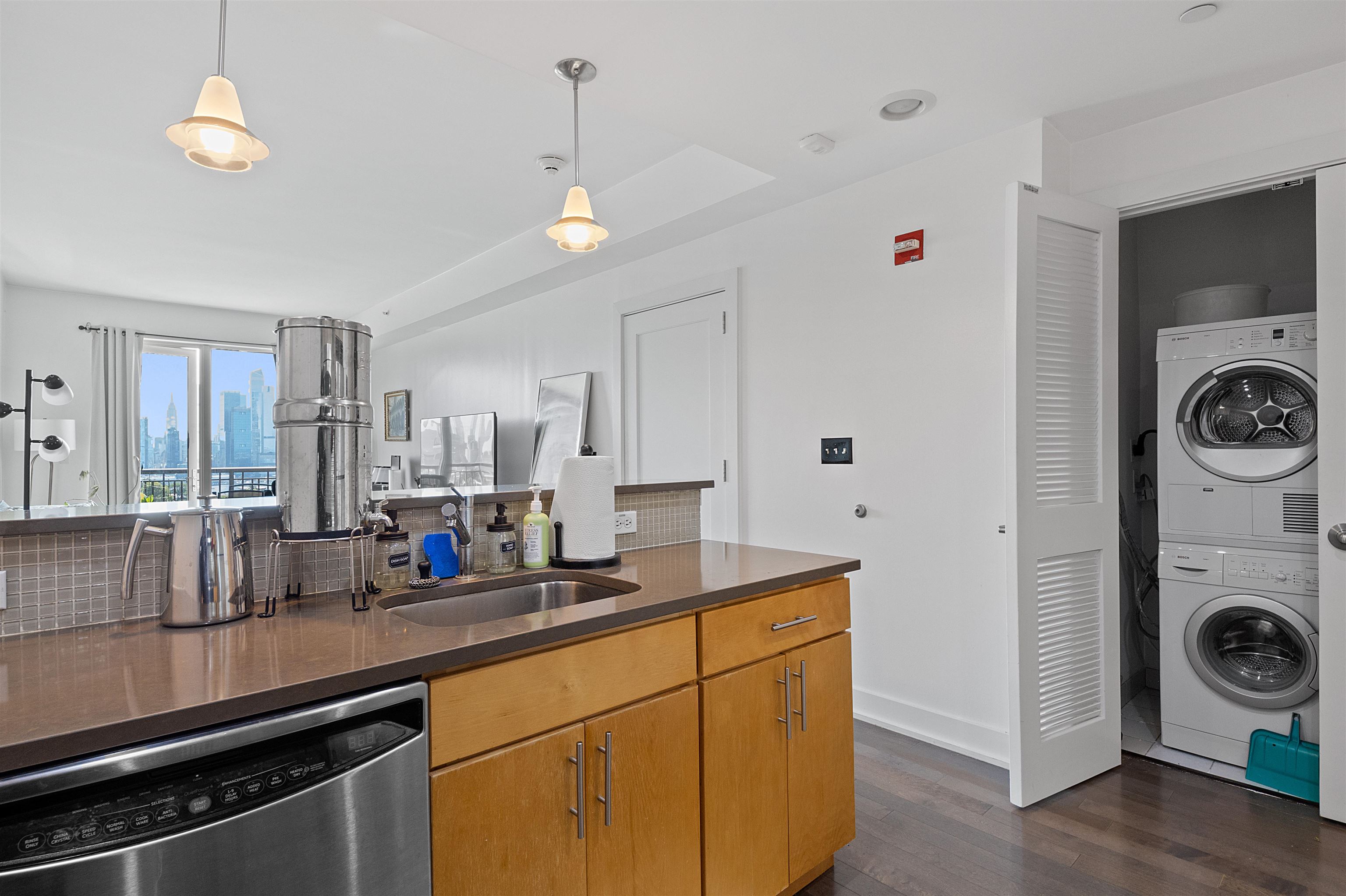 3312 HUDSON AVE Unit: 11E