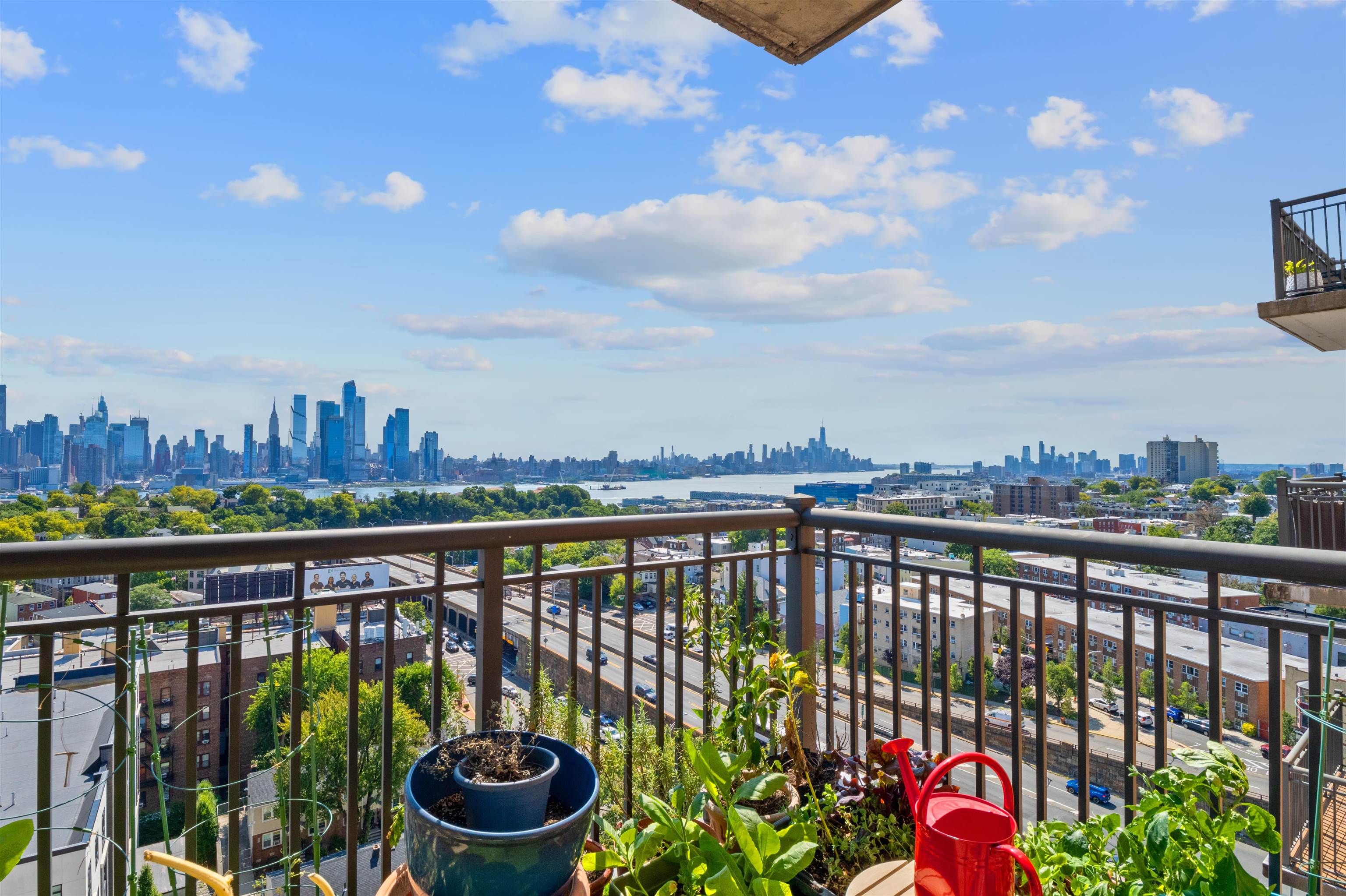 3312 HUDSON AVE Unit: 11E
