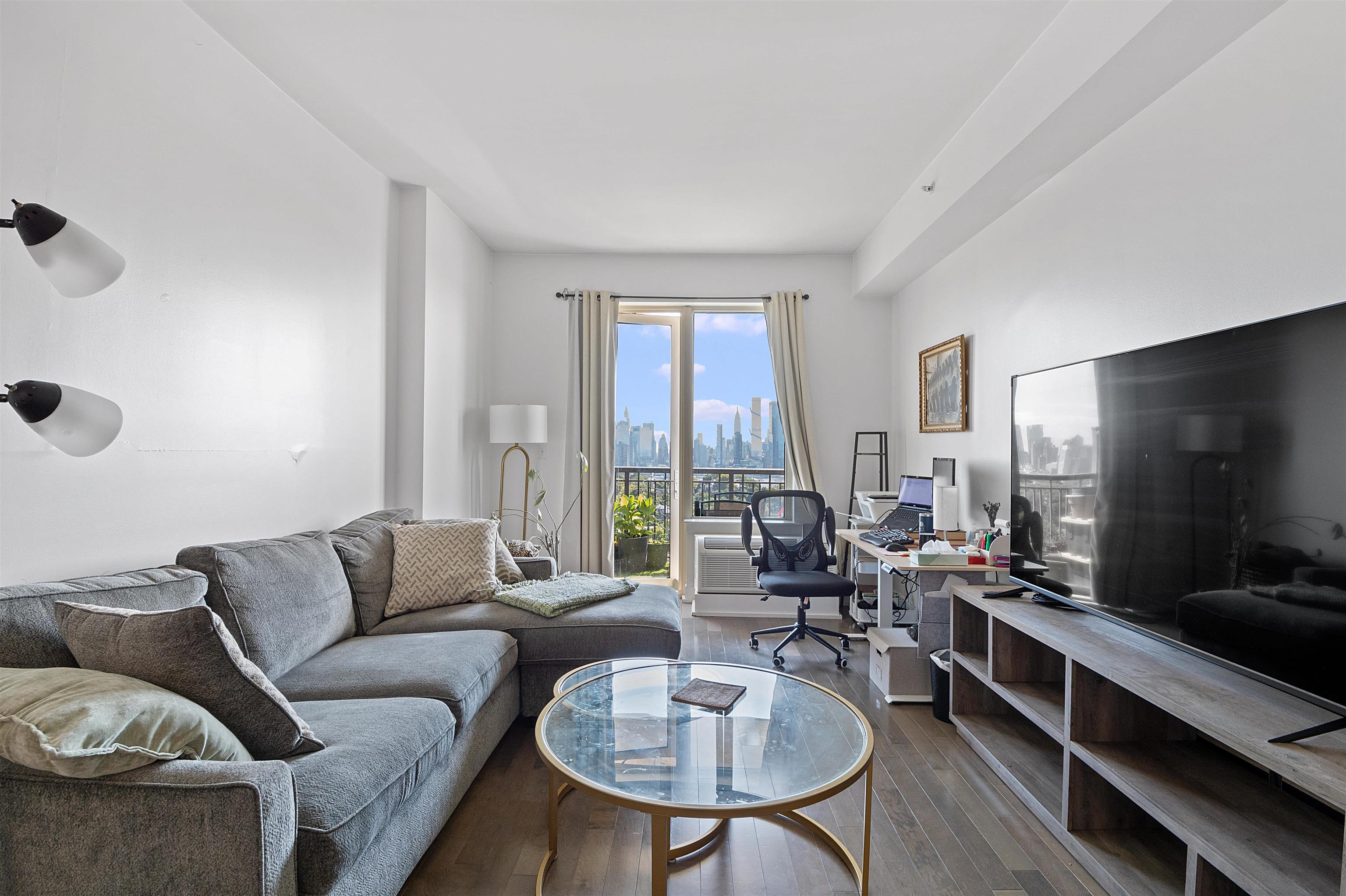 3312 HUDSON AVE Unit: 11E