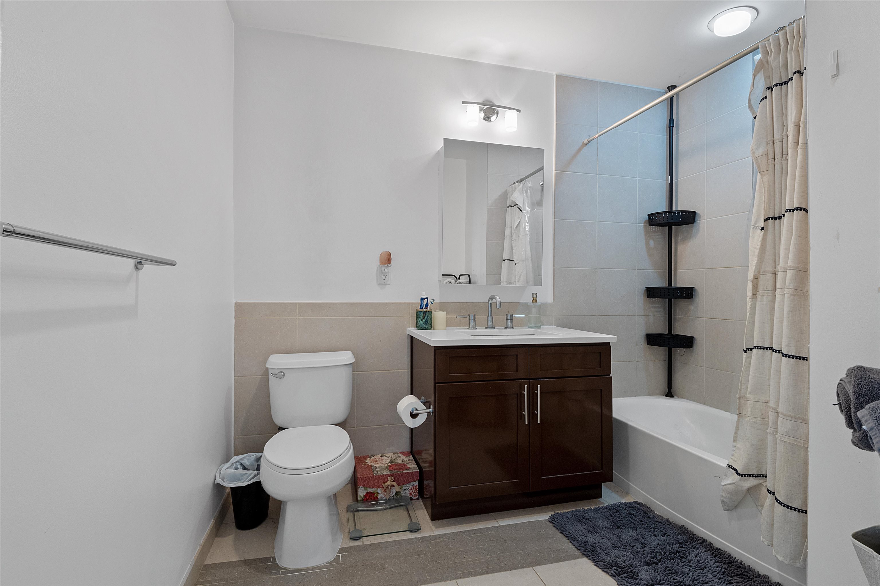 3312 HUDSON AVE Unit: 11E
