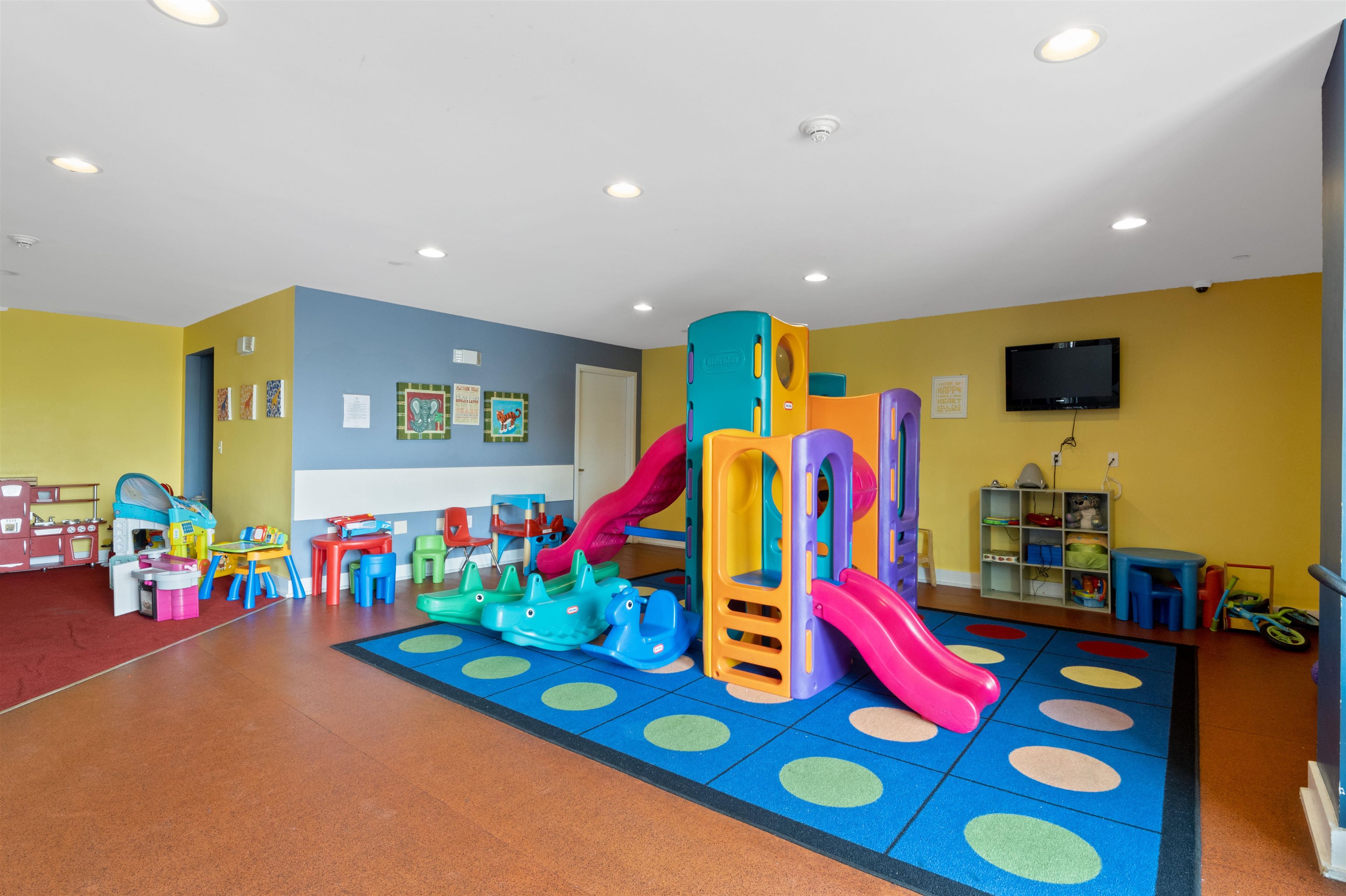 3312 HUDSON AVE Unit: 11E
