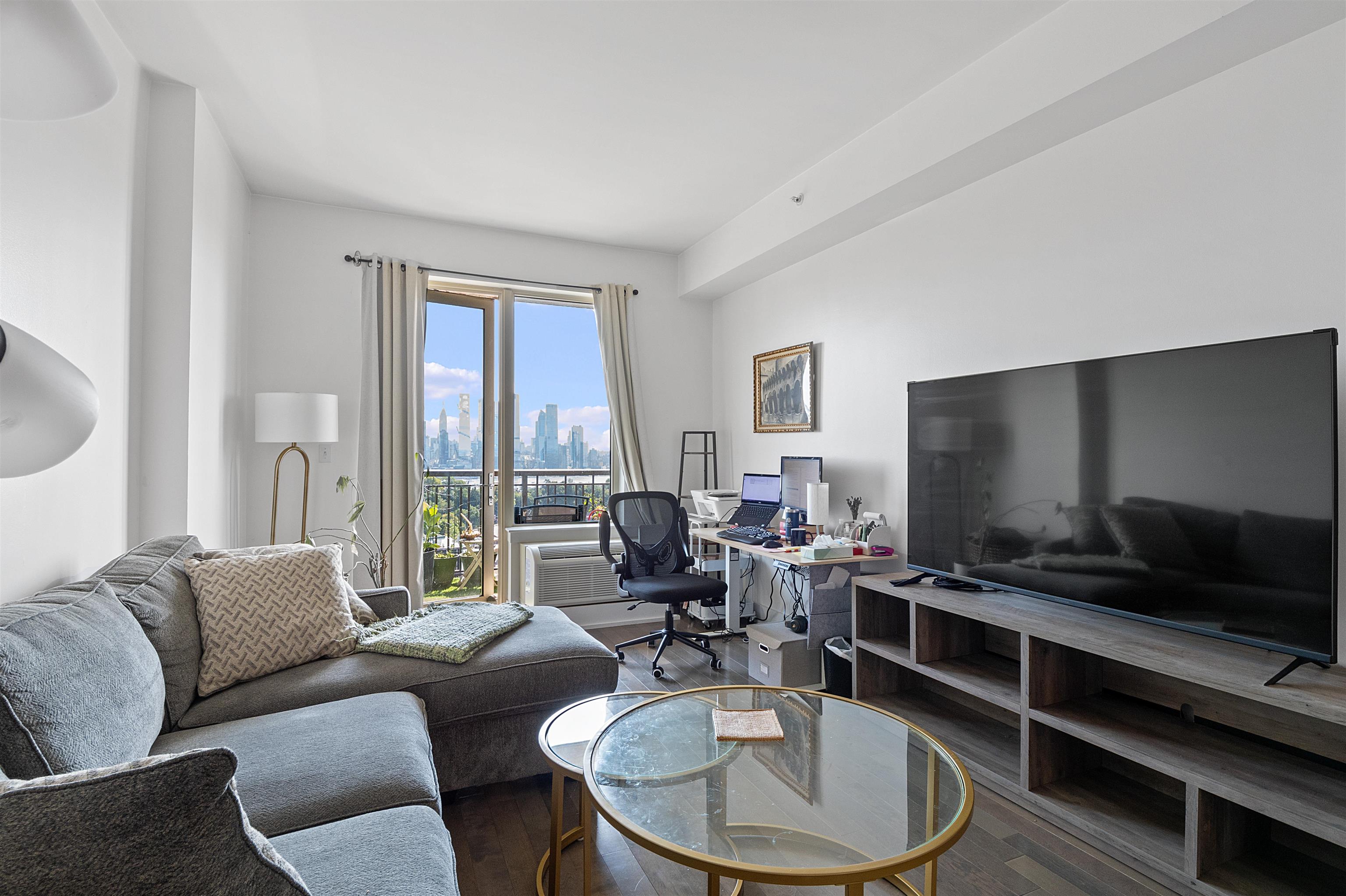 3312 HUDSON AVE Unit: 11E