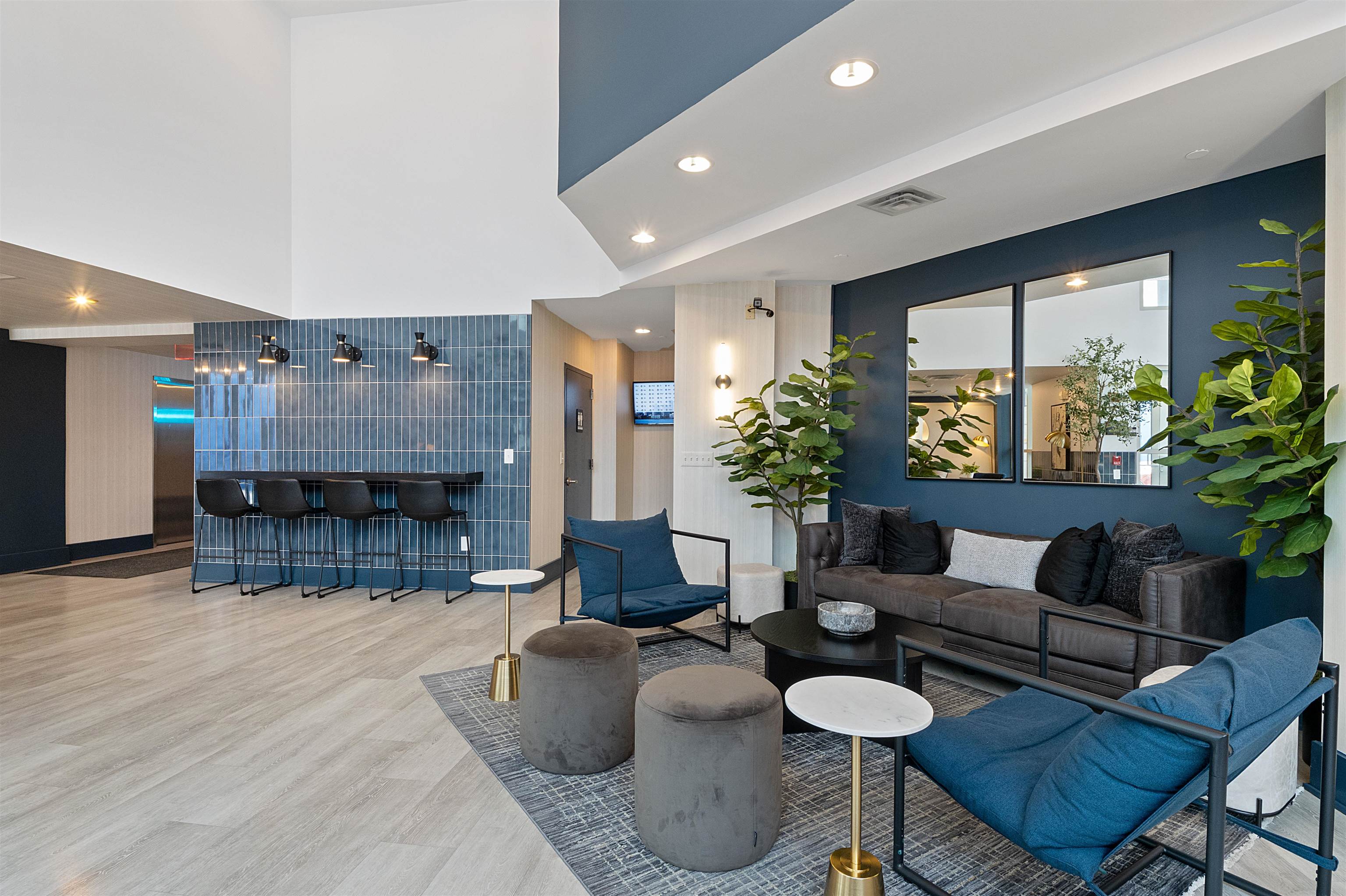 3312 HUDSON AVE Unit: 11E