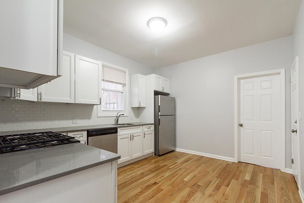 126 WEST 16TH ST
