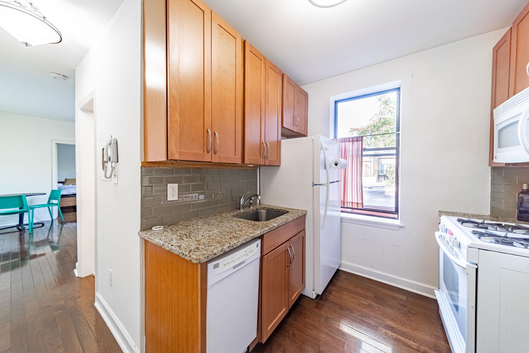 42 VAN WAGENEN AVE Unit: 15