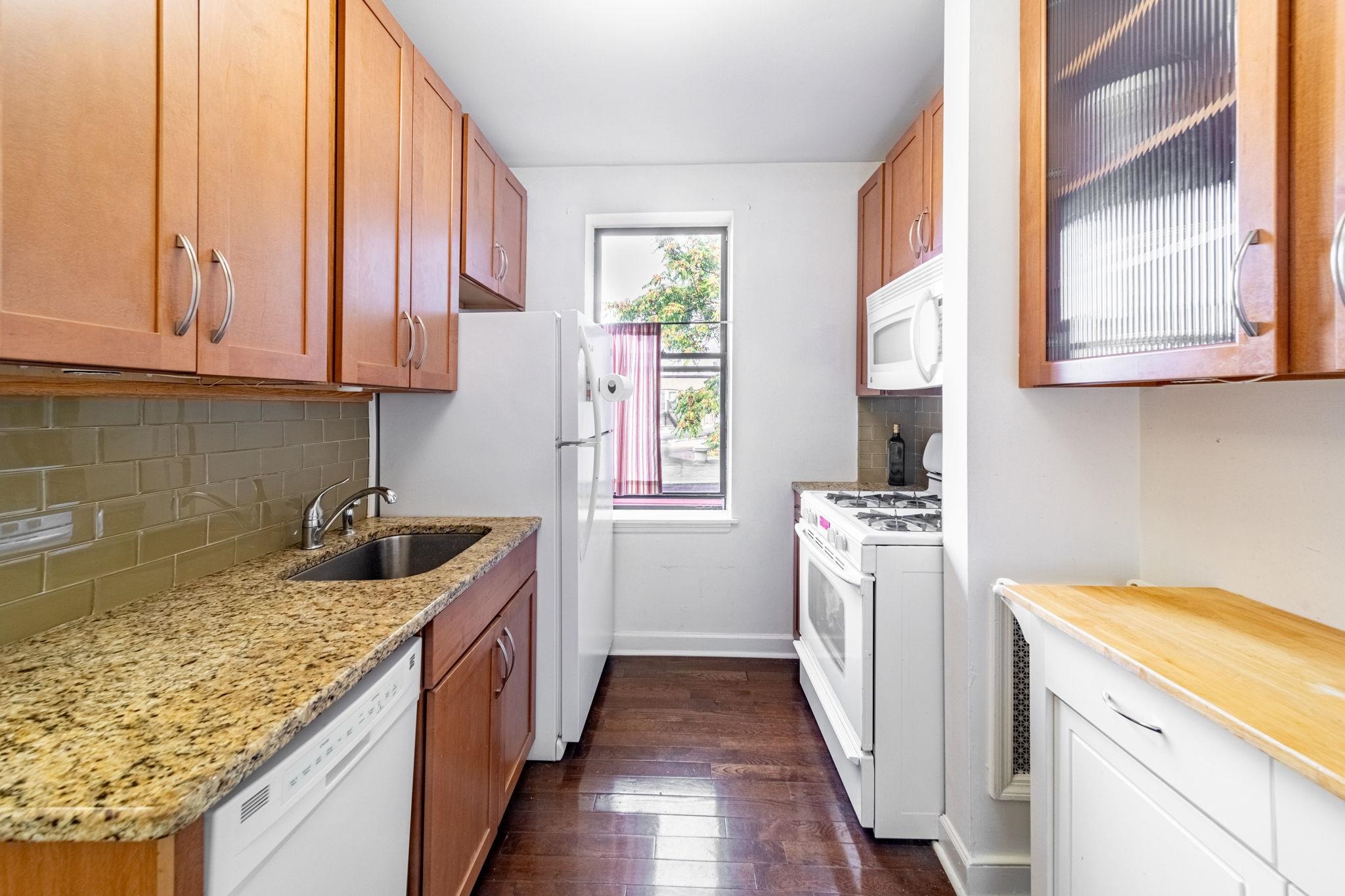 42 VAN WAGENEN AVE Unit: 15