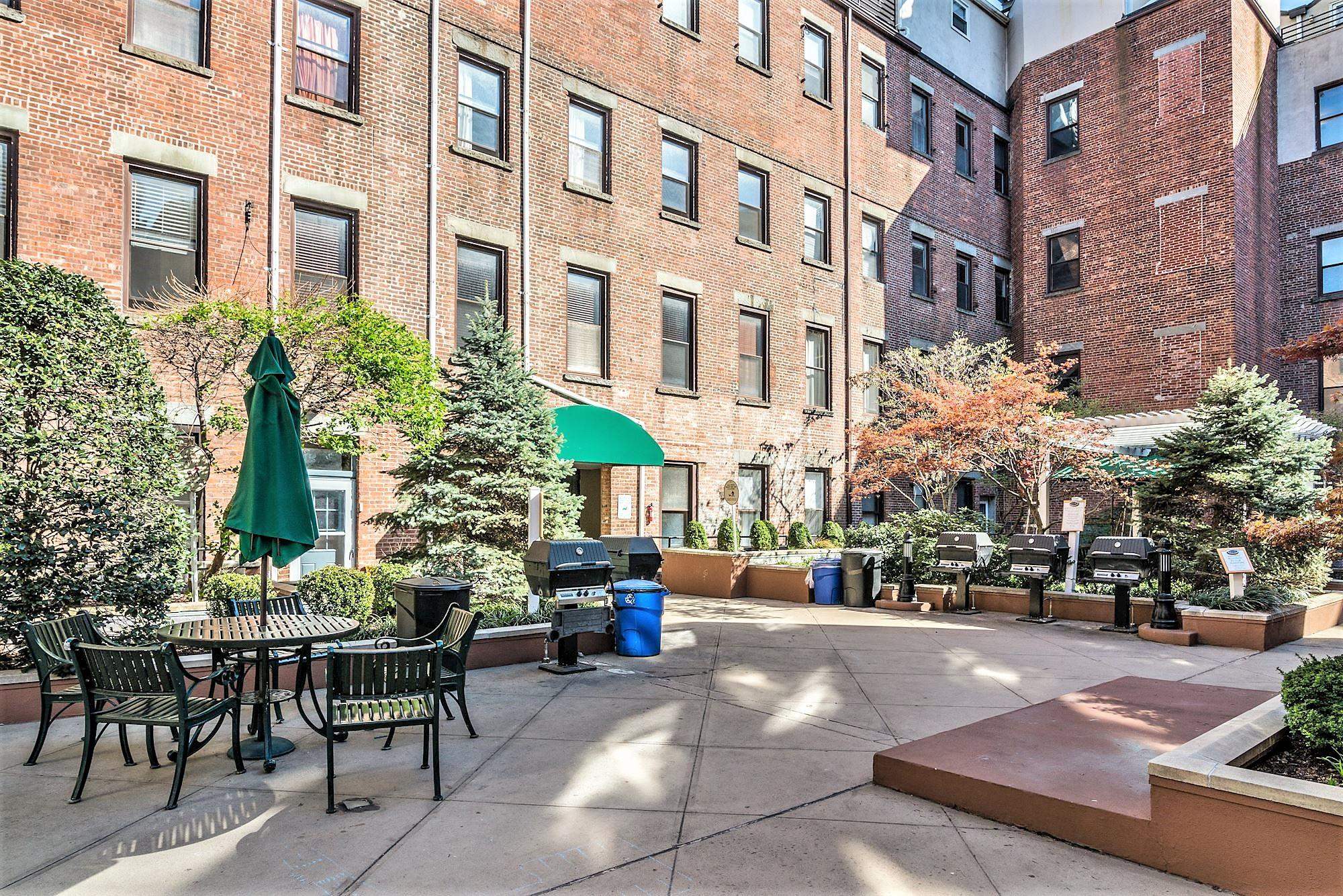 357 VARICK ST Unit: 523B