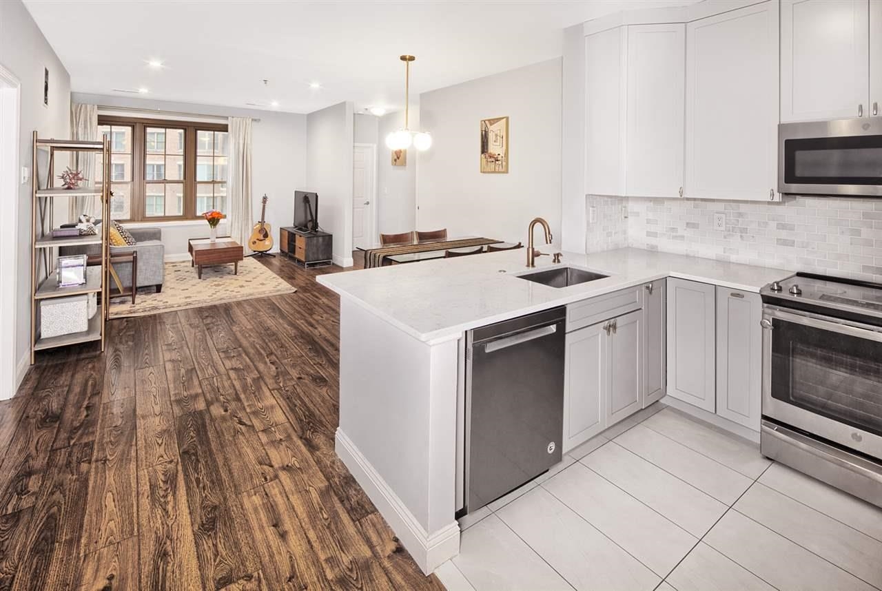 24 AVENUE AT PORT IMPERIAL Unit: 210