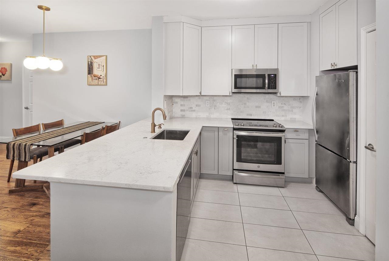 24 AVENUE AT PORT IMPERIAL Unit: 210