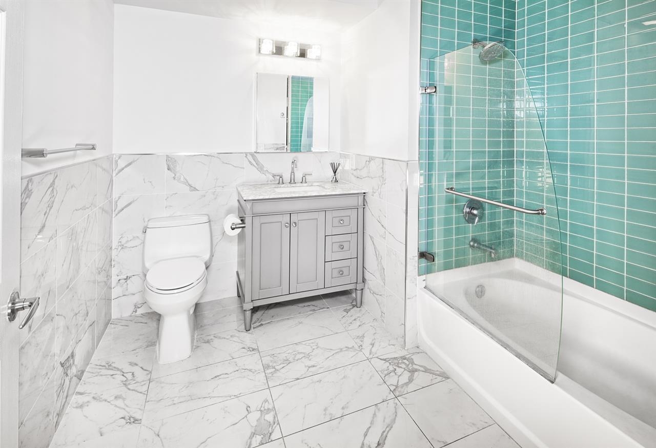 24 AVENUE AT PORT IMPERIAL Unit: 210