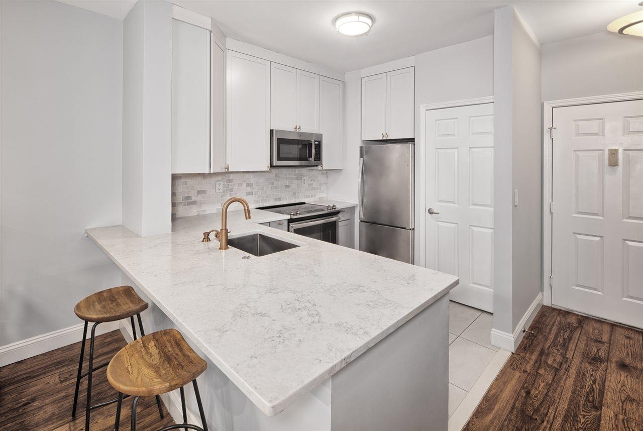 24 AVENUE AT PORT IMPERIAL Unit: 210