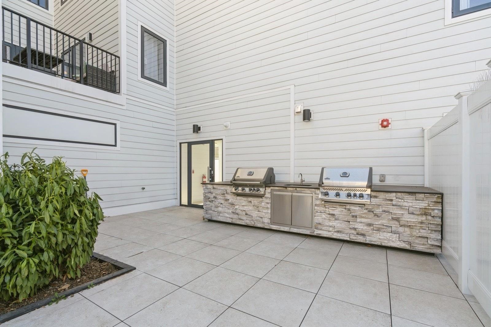 139 BRUNSWICK ST Unit: 305