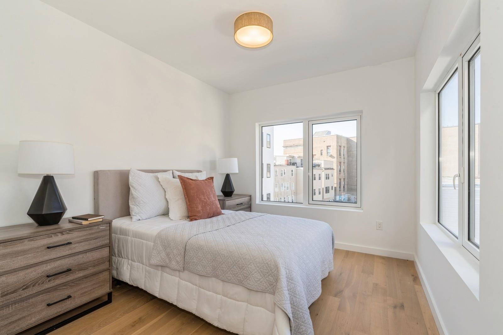 139 BRUNSWICK ST Unit: 305
