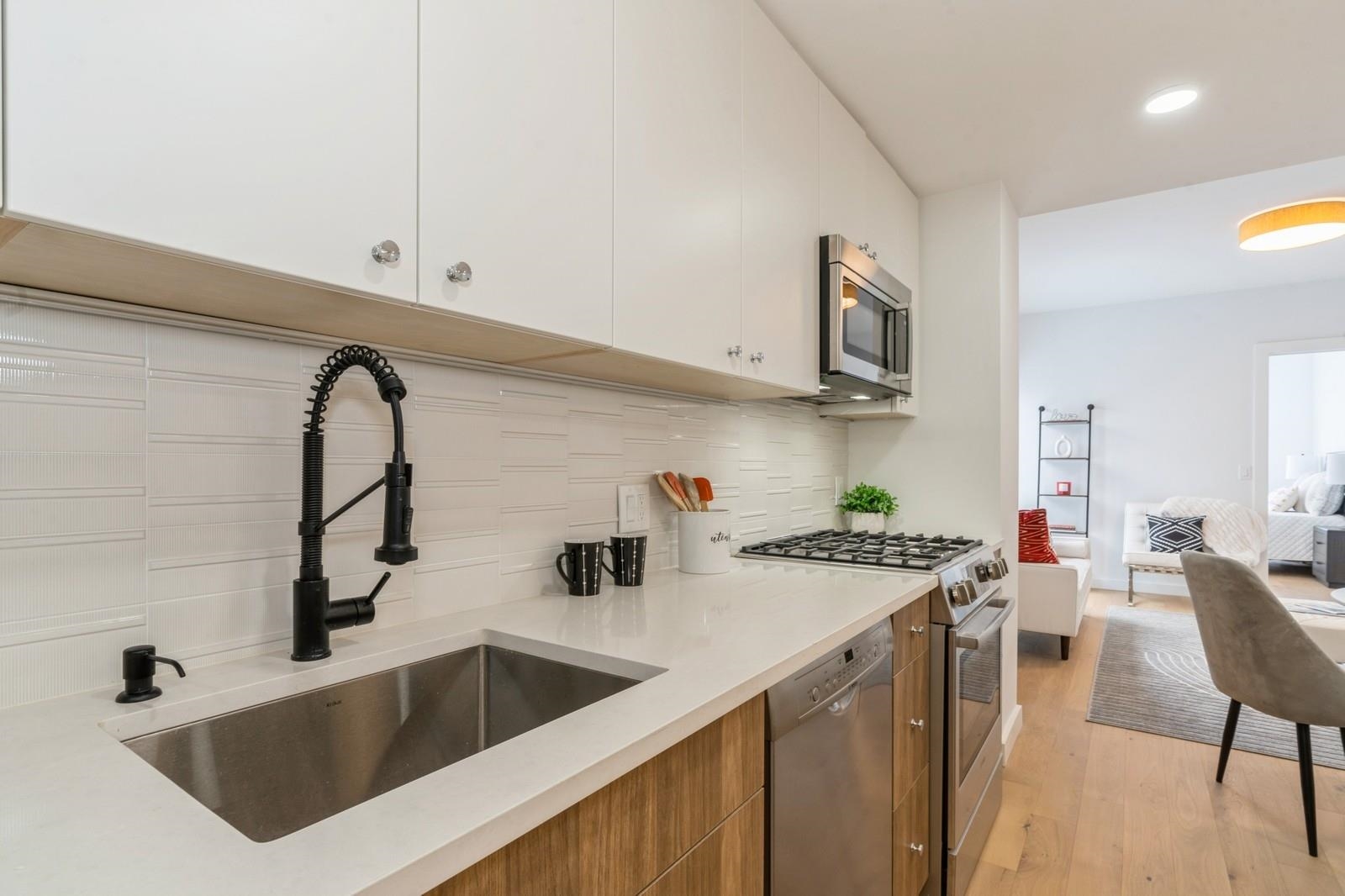 139 BRUNSWICK ST Unit: 305