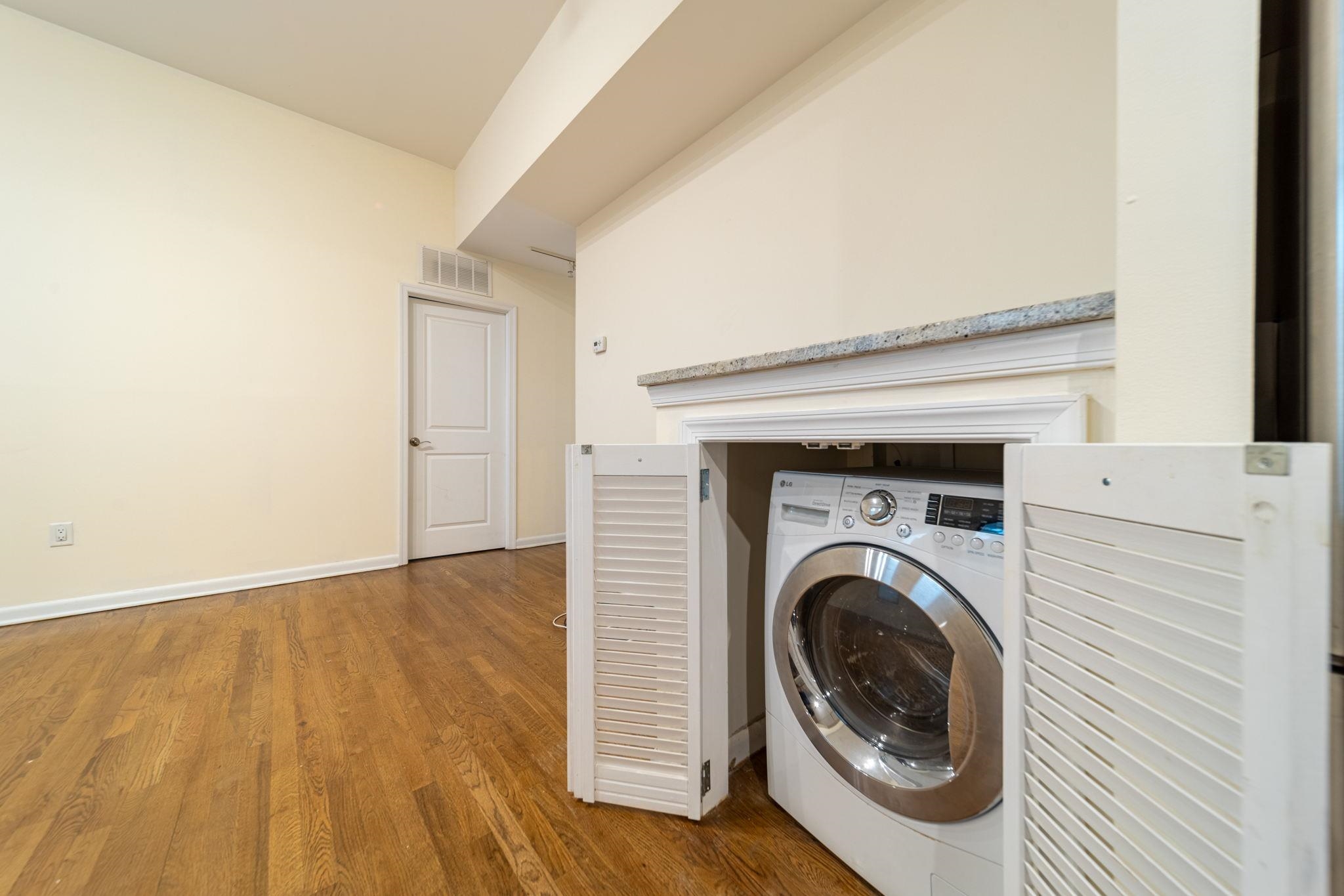 187 WAYNE ST Unit: 211C