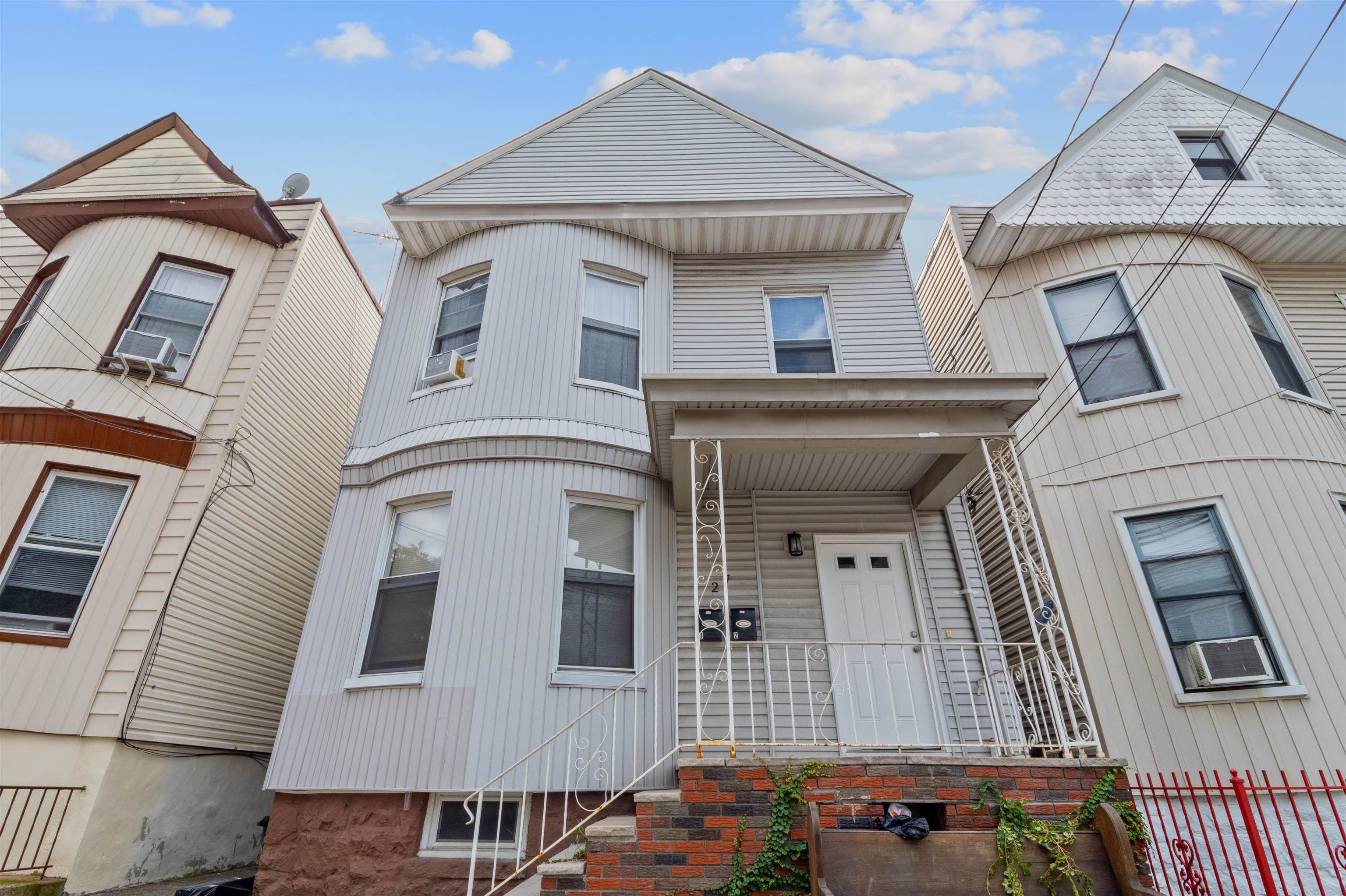 27 CHARLES ST Unit: 1
