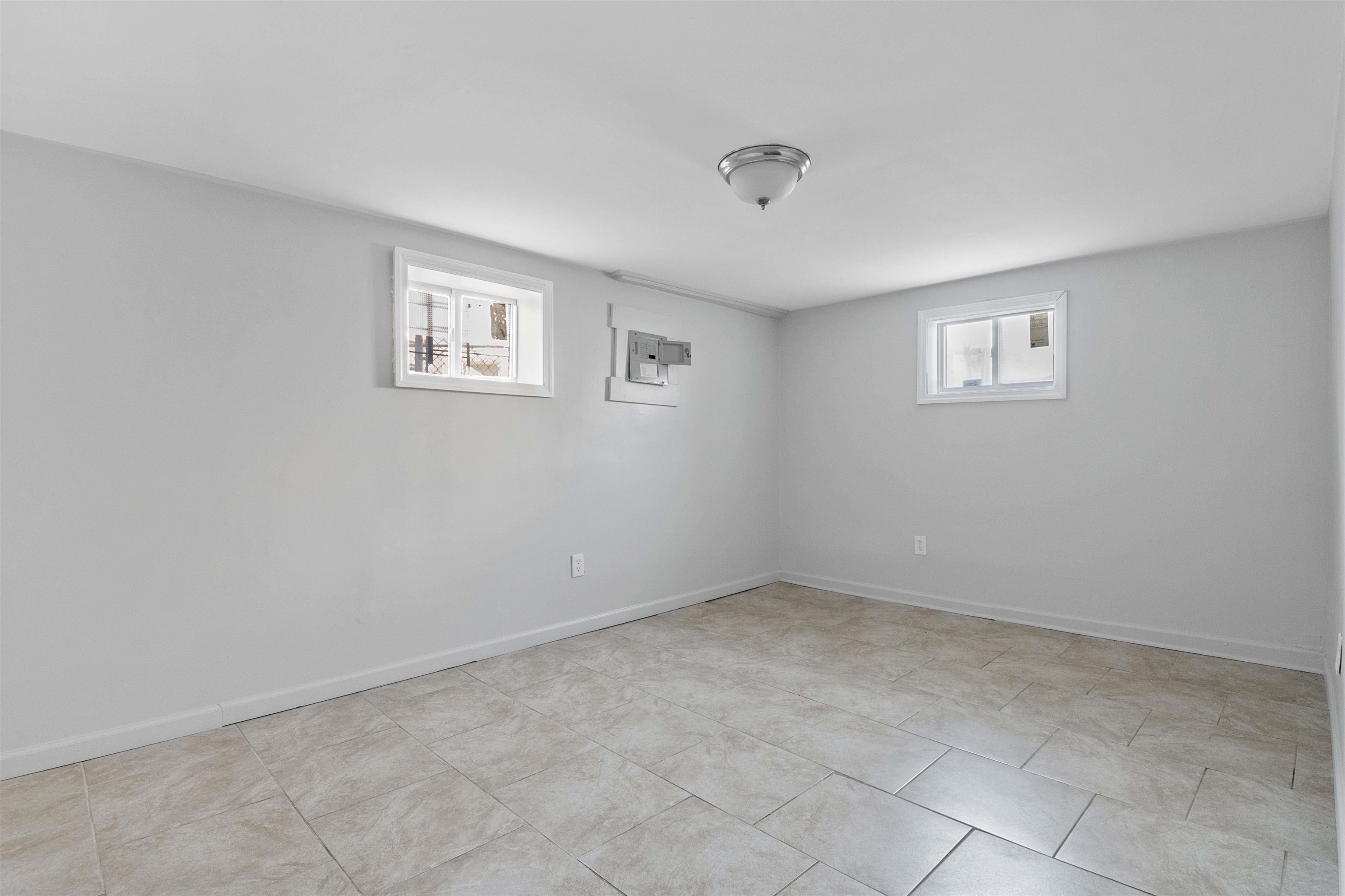 35 MCADOO AVE Unit: 1