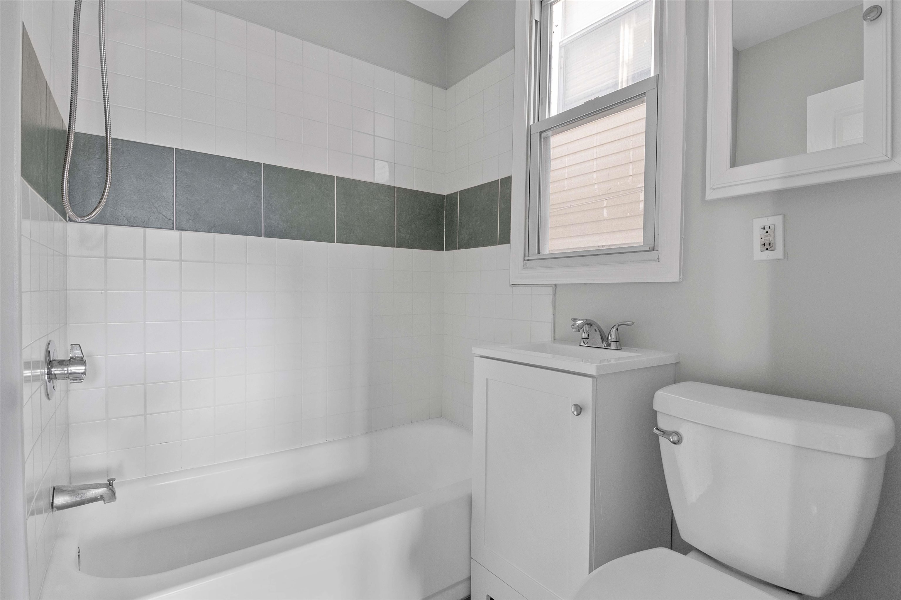 35 MCADOO AVE Unit: 1