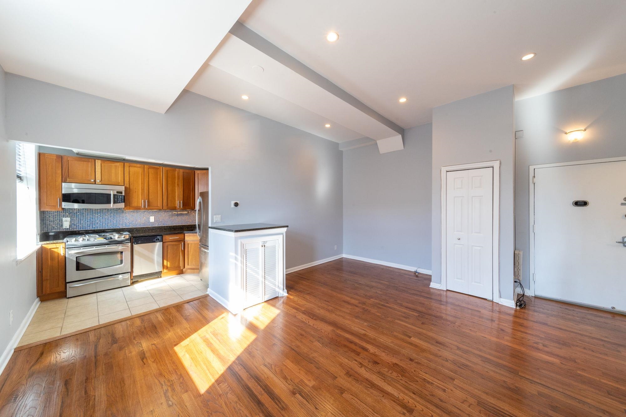 186 WAYNE ST Unit: 219D