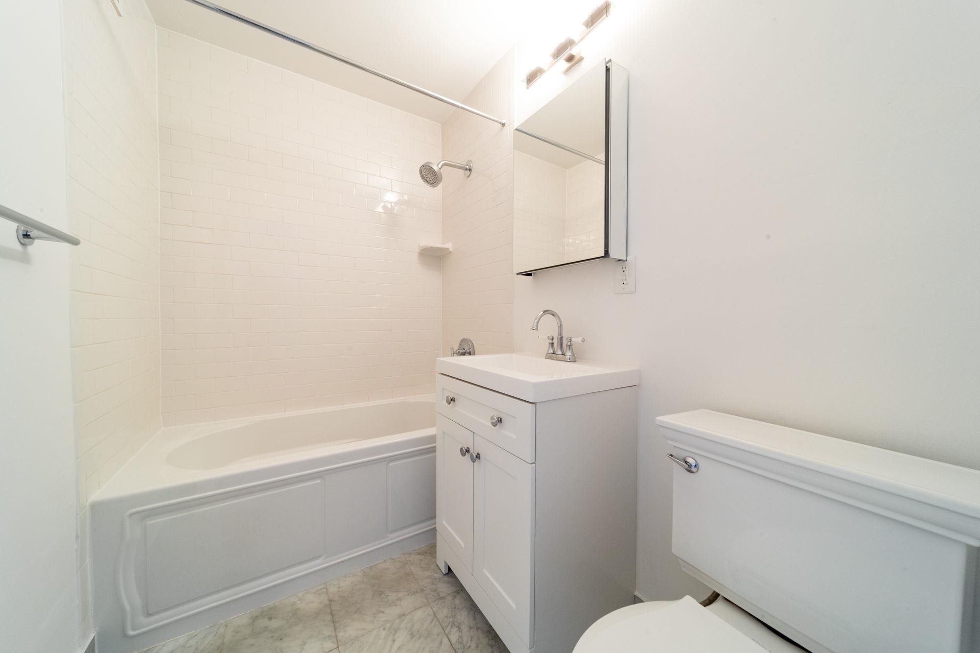 186 WAYNE ST Unit: 219D