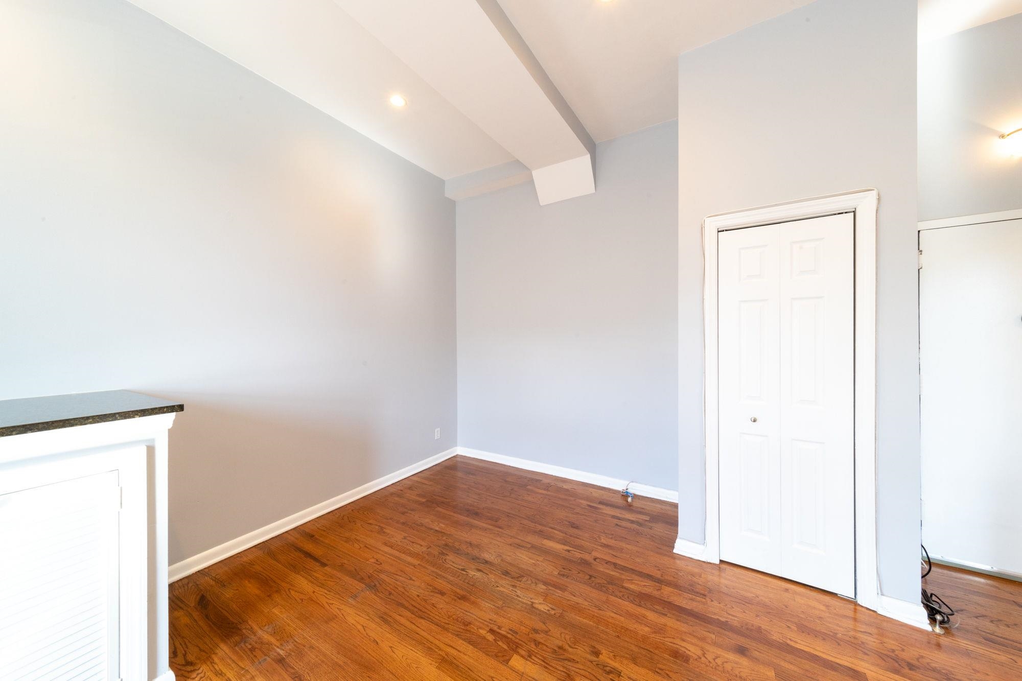 186 WAYNE ST Unit: 219D