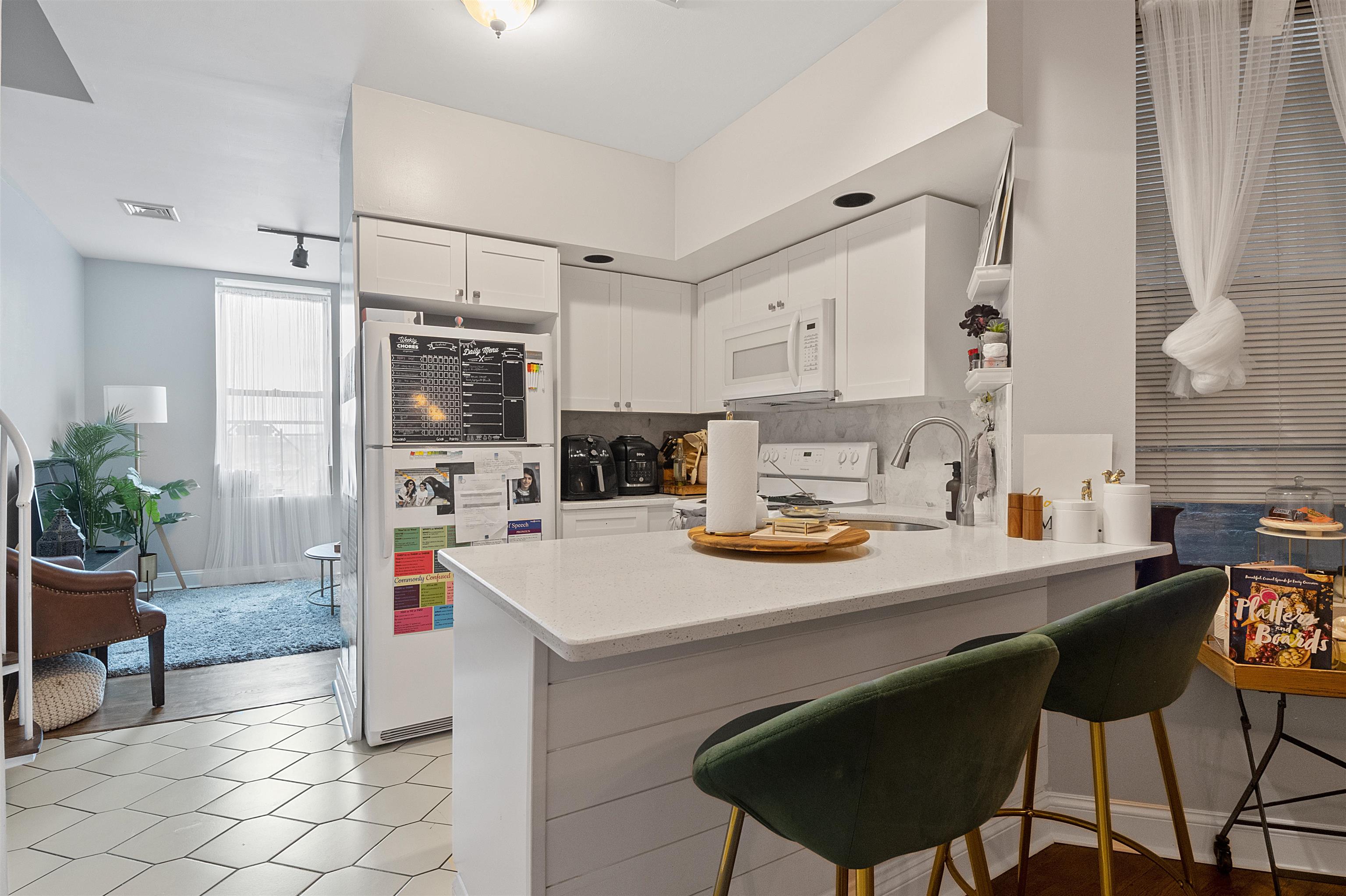 224 48TH ST Unit: 4H