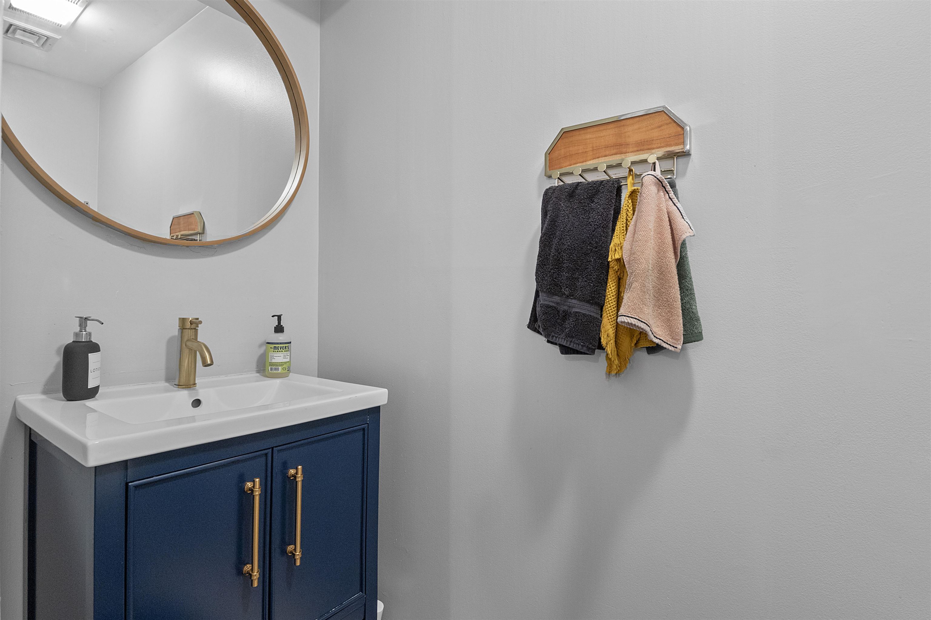 224 48TH ST Unit: 4H